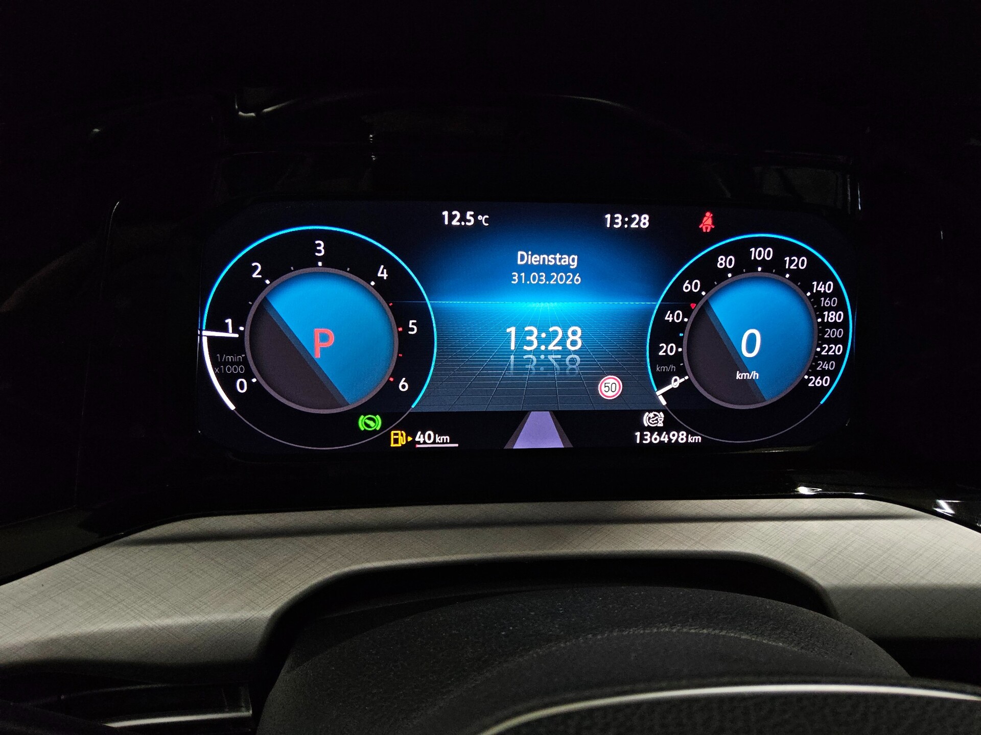 Volkswagen Golf-8 Var. 2.0 TDI Life Navi LED DC ACC AHK PDC 8