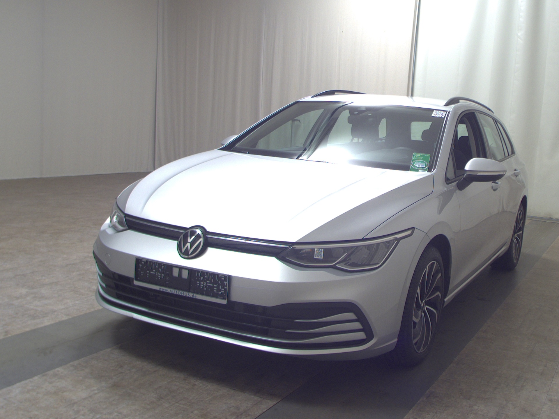 Volkswagen Golf-8 Var. 2.0 TDI Life Navi LED DC AHK ACC Shz 2