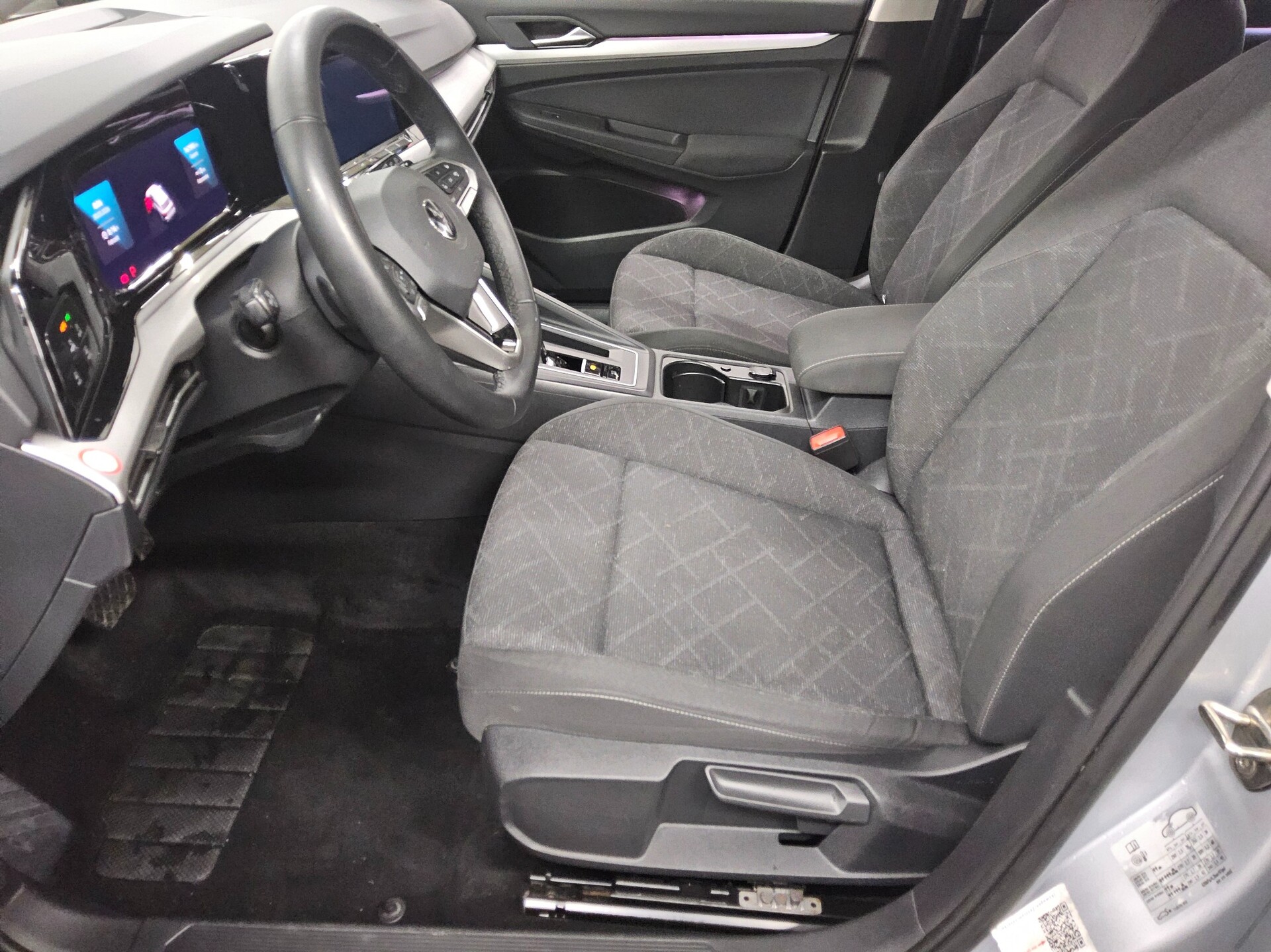 Volkswagen Golf-8 Var. 2.0 TDI Life Navi LED DC AHK ACC Shz 9