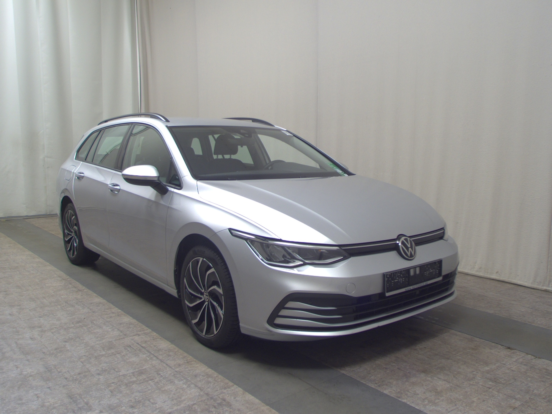 Volkswagen Golf-8 Var. 2.0 TDI Life Navi LED DC AHK ACC Shz 3