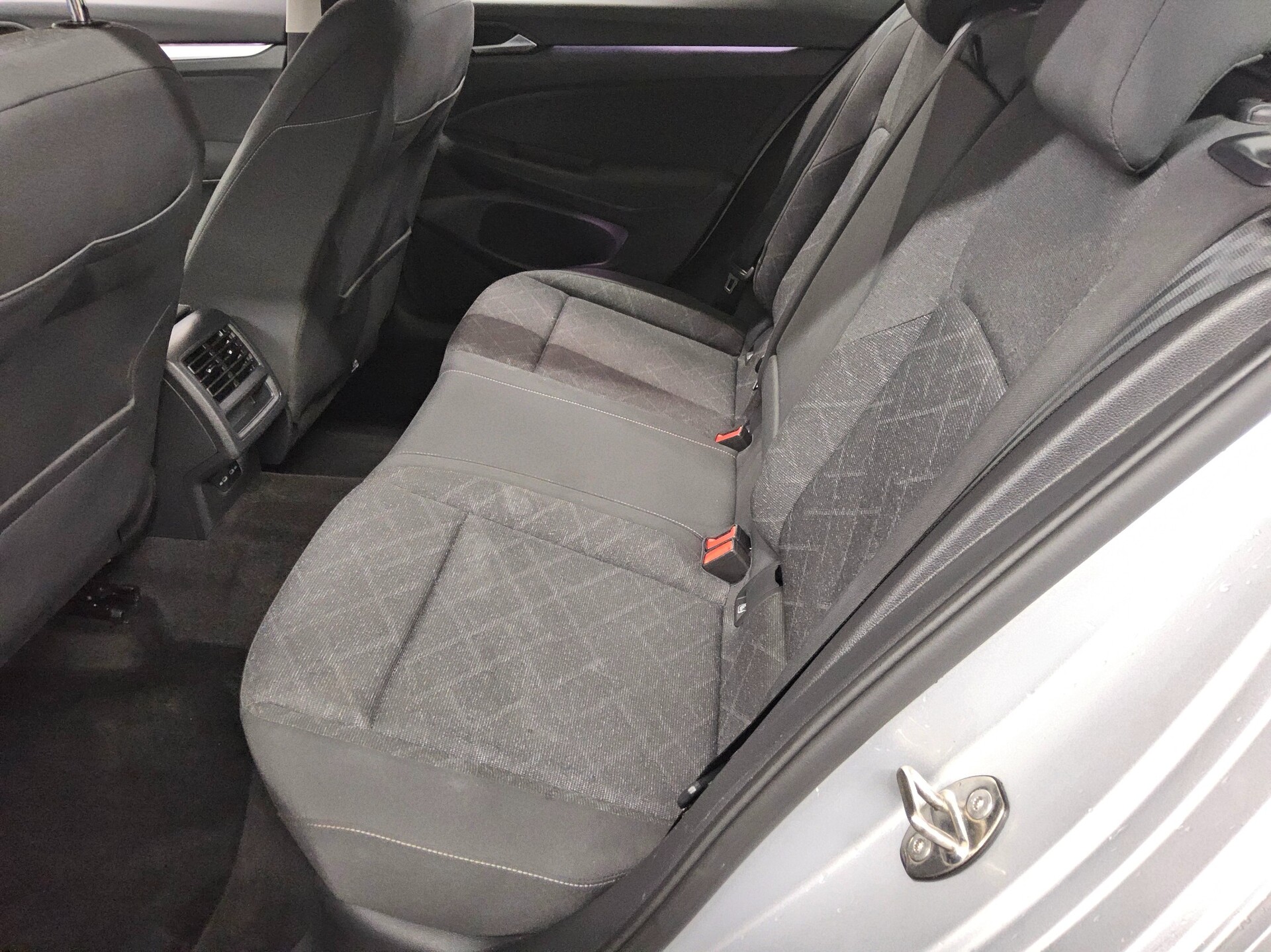 Volkswagen Golf-8 Var. 2.0 TDI Life Navi LED DC AHK ACC Shz 13