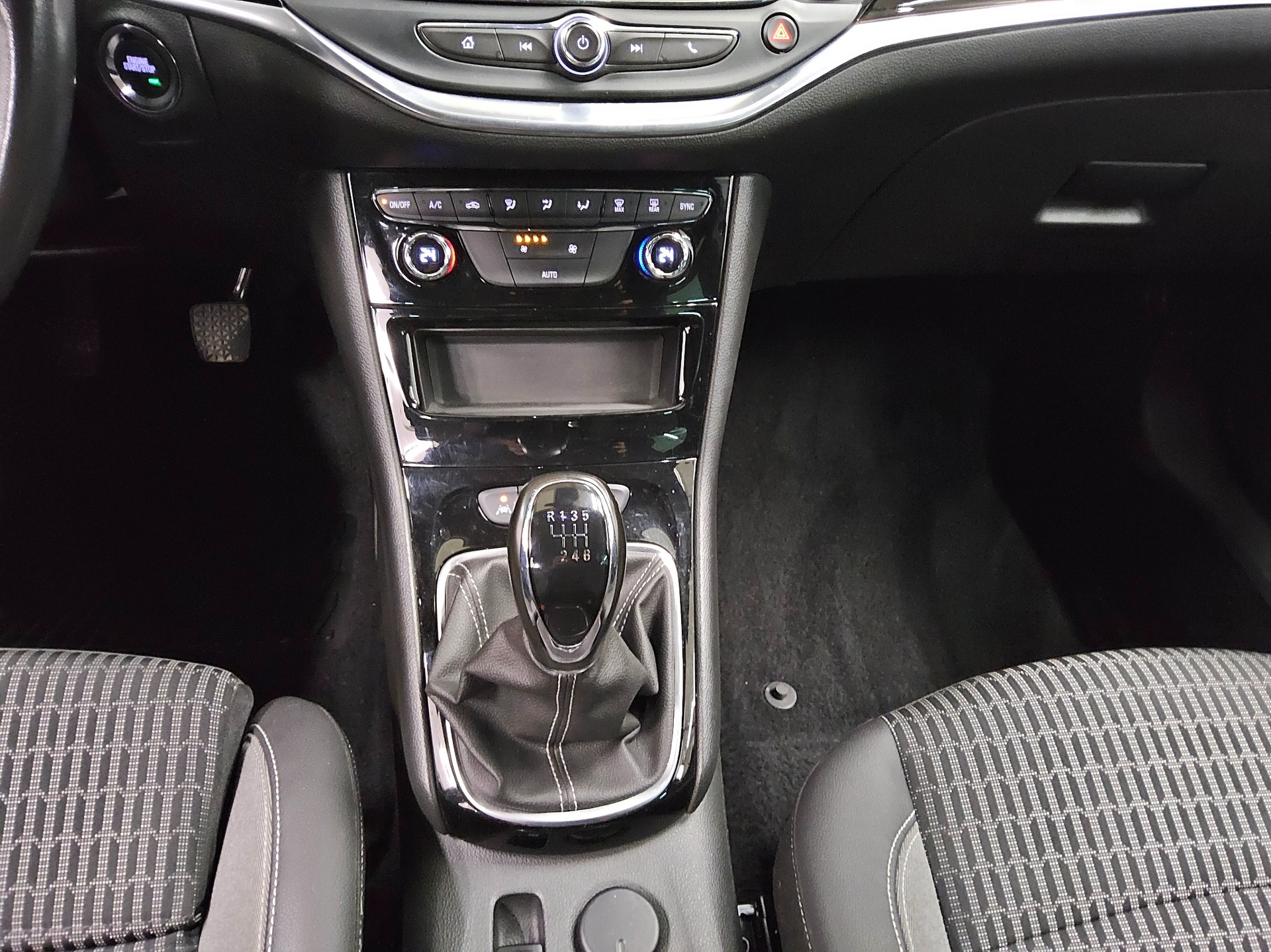 Opel Astra ST 1.5 D Business Elegance T-Leder PDC AHK 6