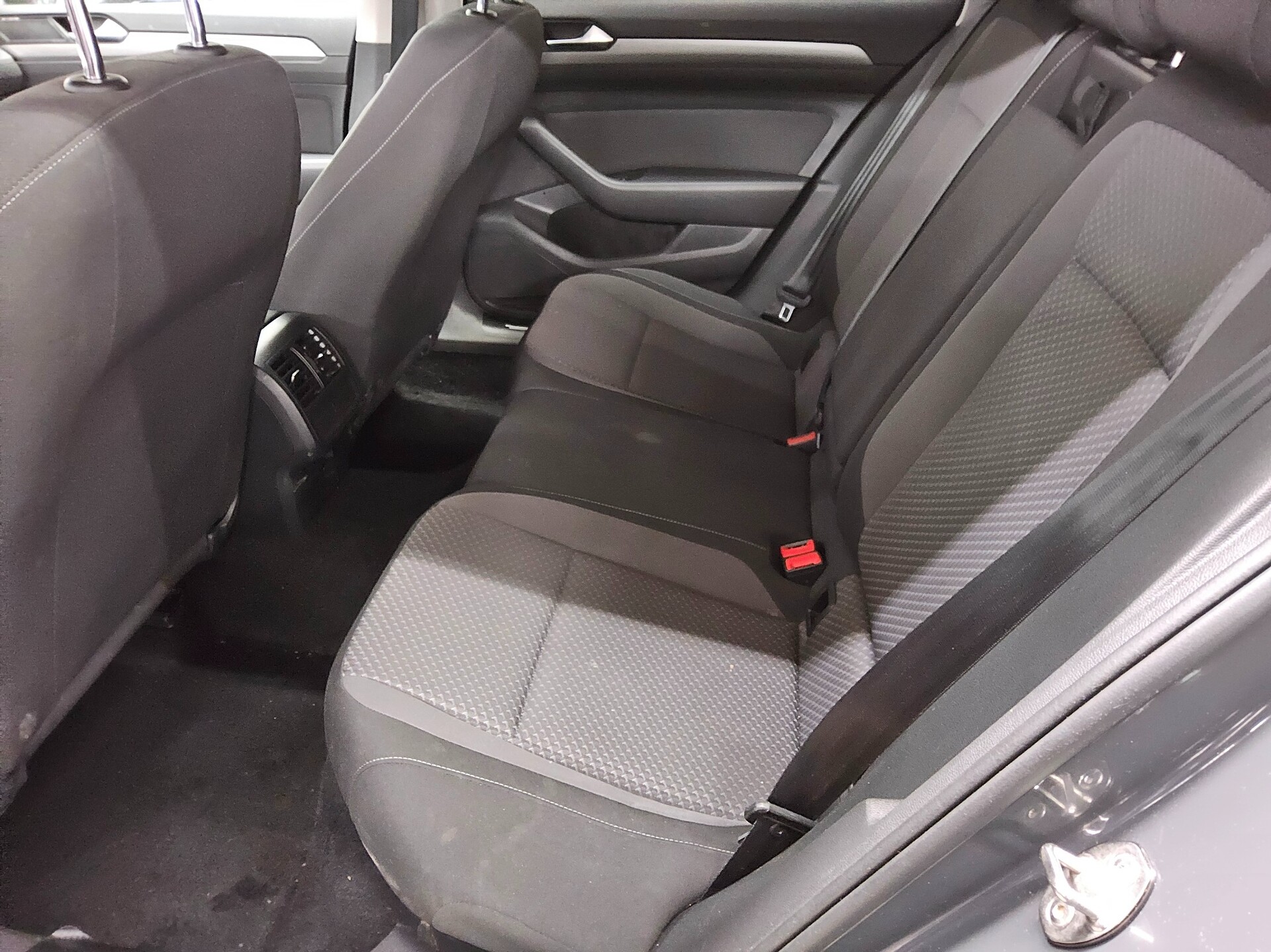 Volkswagen Passat Var. 1.6 TDI Navi LED ACC Shz 13