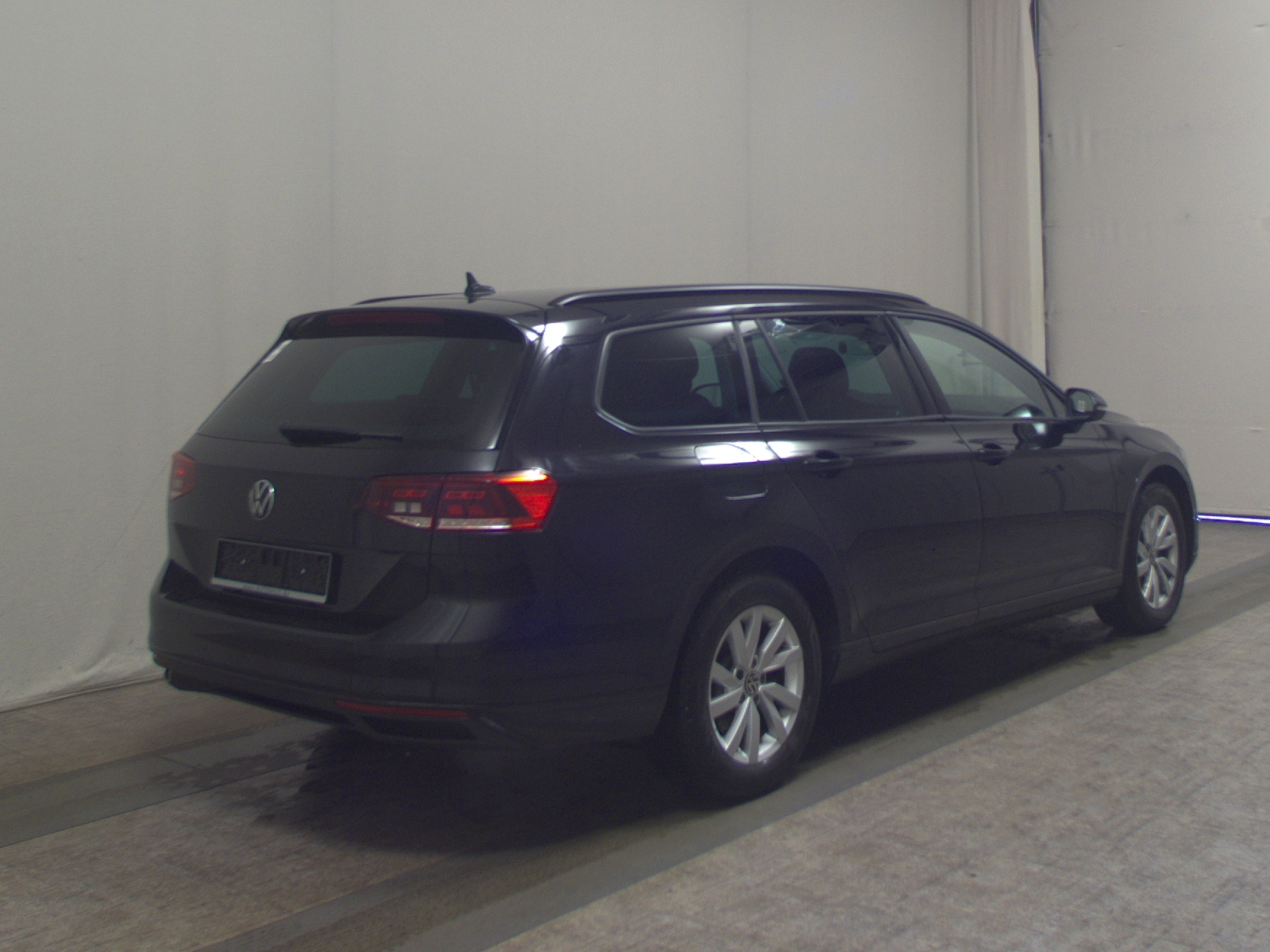 Volkswagen Passat Var. 2.0 TDI Navi LED ACC RfK PDC Shz 4