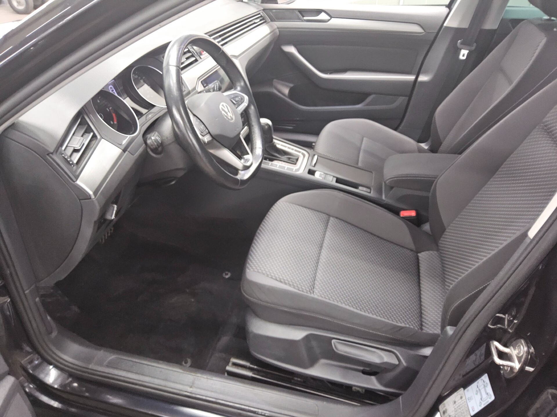 Volkswagen Passat Var. 2.0 TDI Navi LED ACC RfK PDC Shz 8