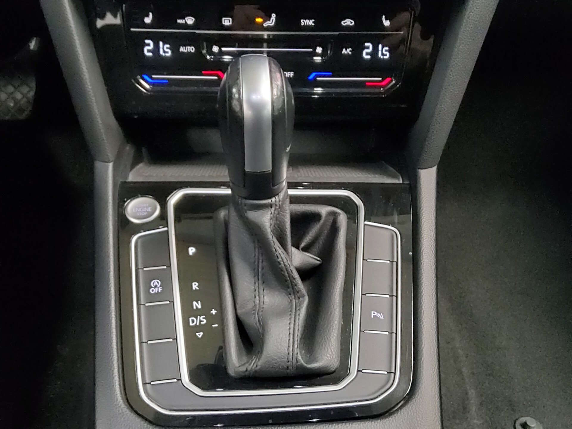 Volkswagen Passat Var. 2.0 TDI Business Navi LED AHK RfK 6