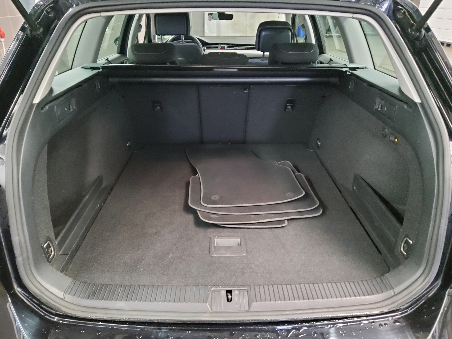 Volkswagen Passat Var. 2.0 TDI Business Navi LED AHK RfK 11