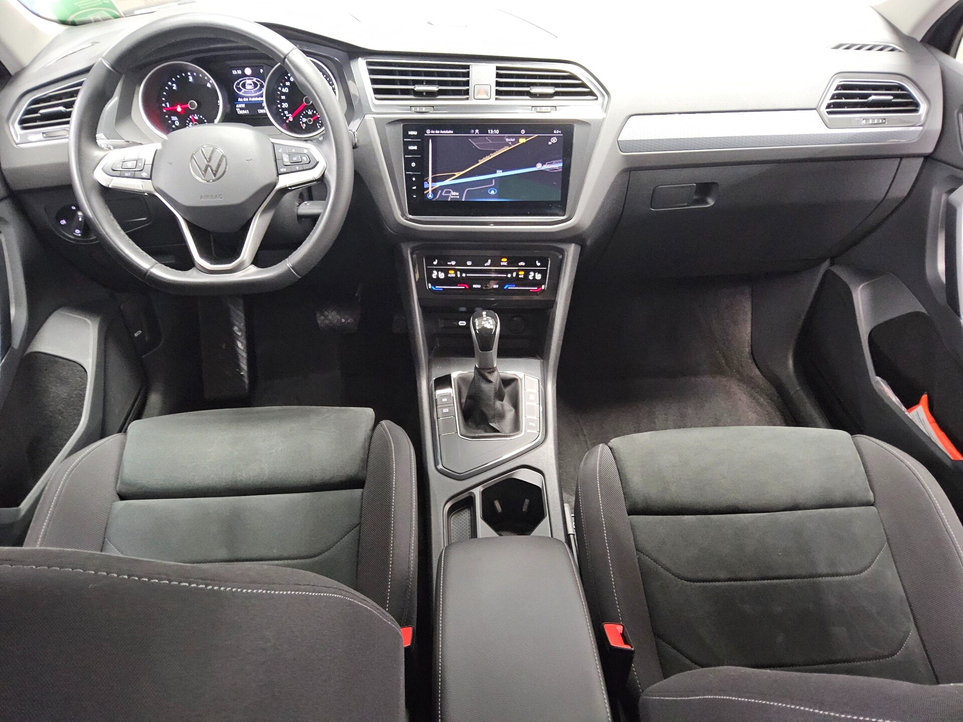 Volkswagen Tiguan 2.0 TDI Life Navi LED AHK ACC PDC Shz BT 5