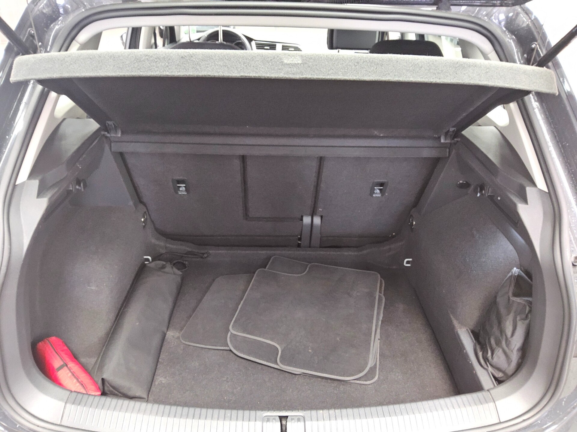 Volkswagen Tiguan 2.0 TDI Life Navi LED AHK ACC PDC Shz BT 11