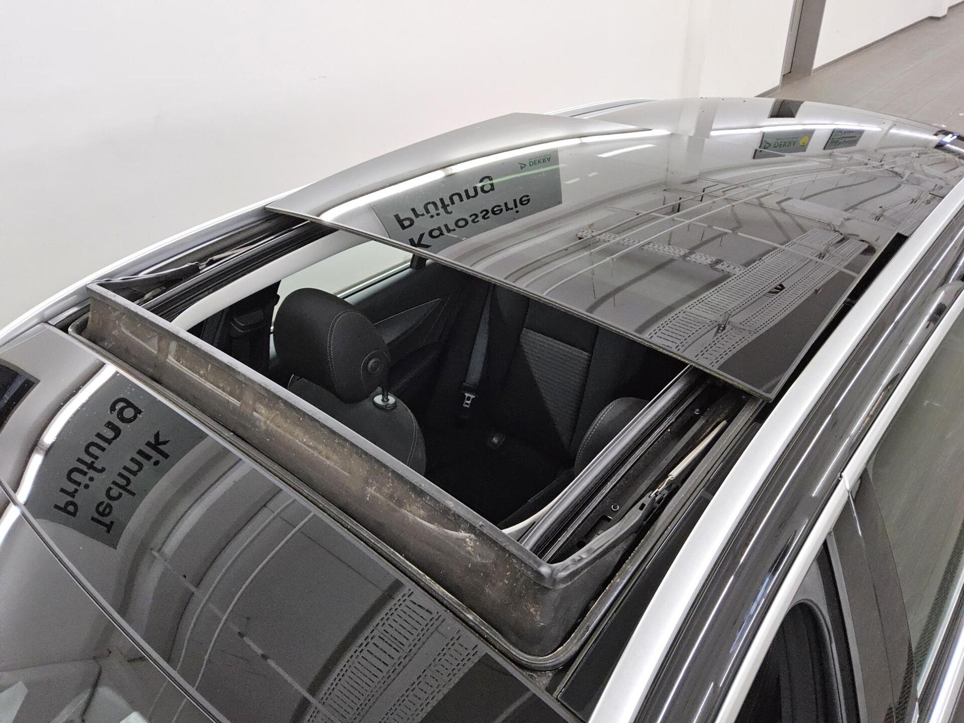 Mercedes-Benz E 220 T d Avantgarde Navi Widescreen Pano RFK 13