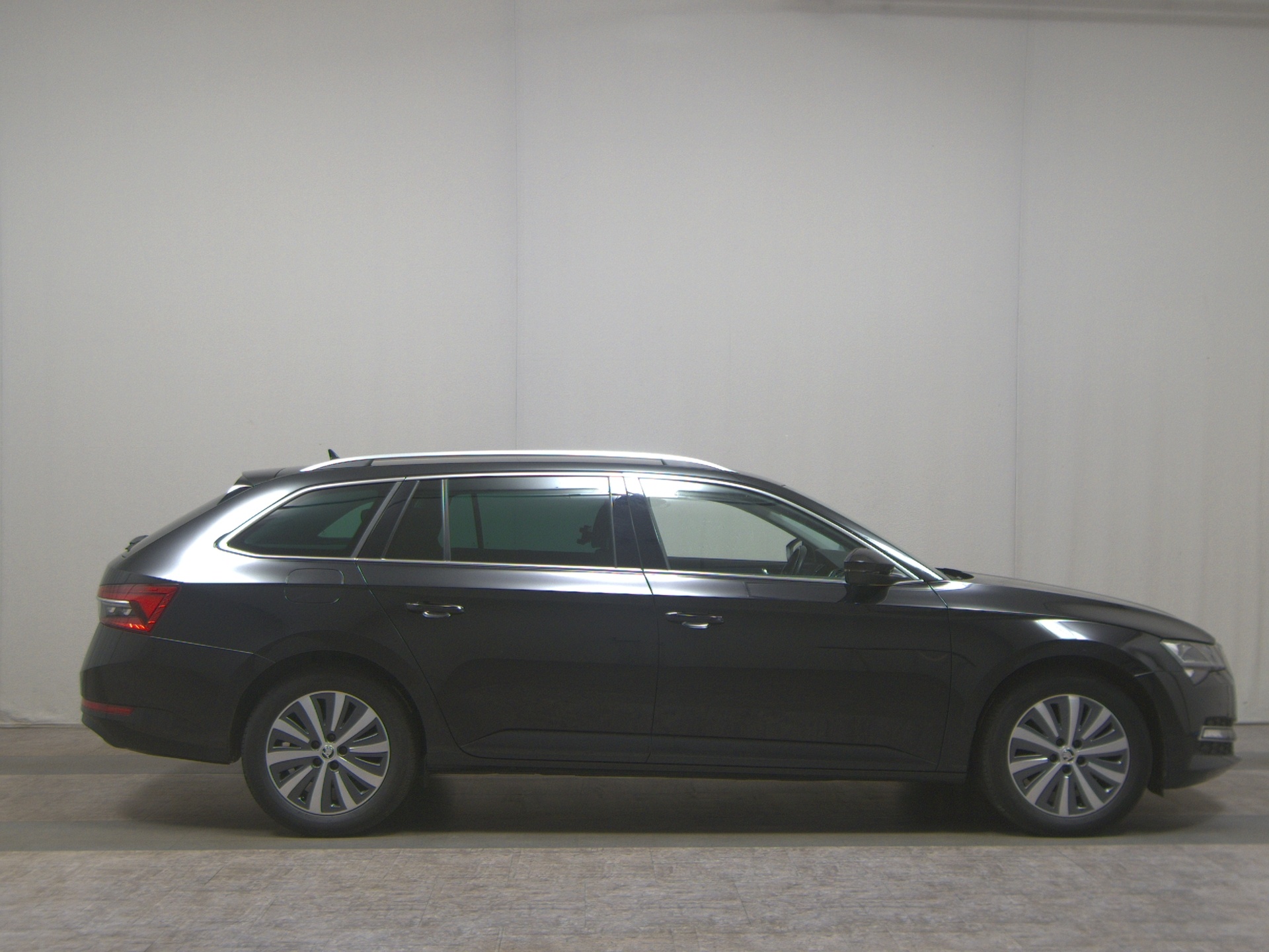 Skoda Superb Kombi 2.0 TDI Style Navi LED AID ACC Shz