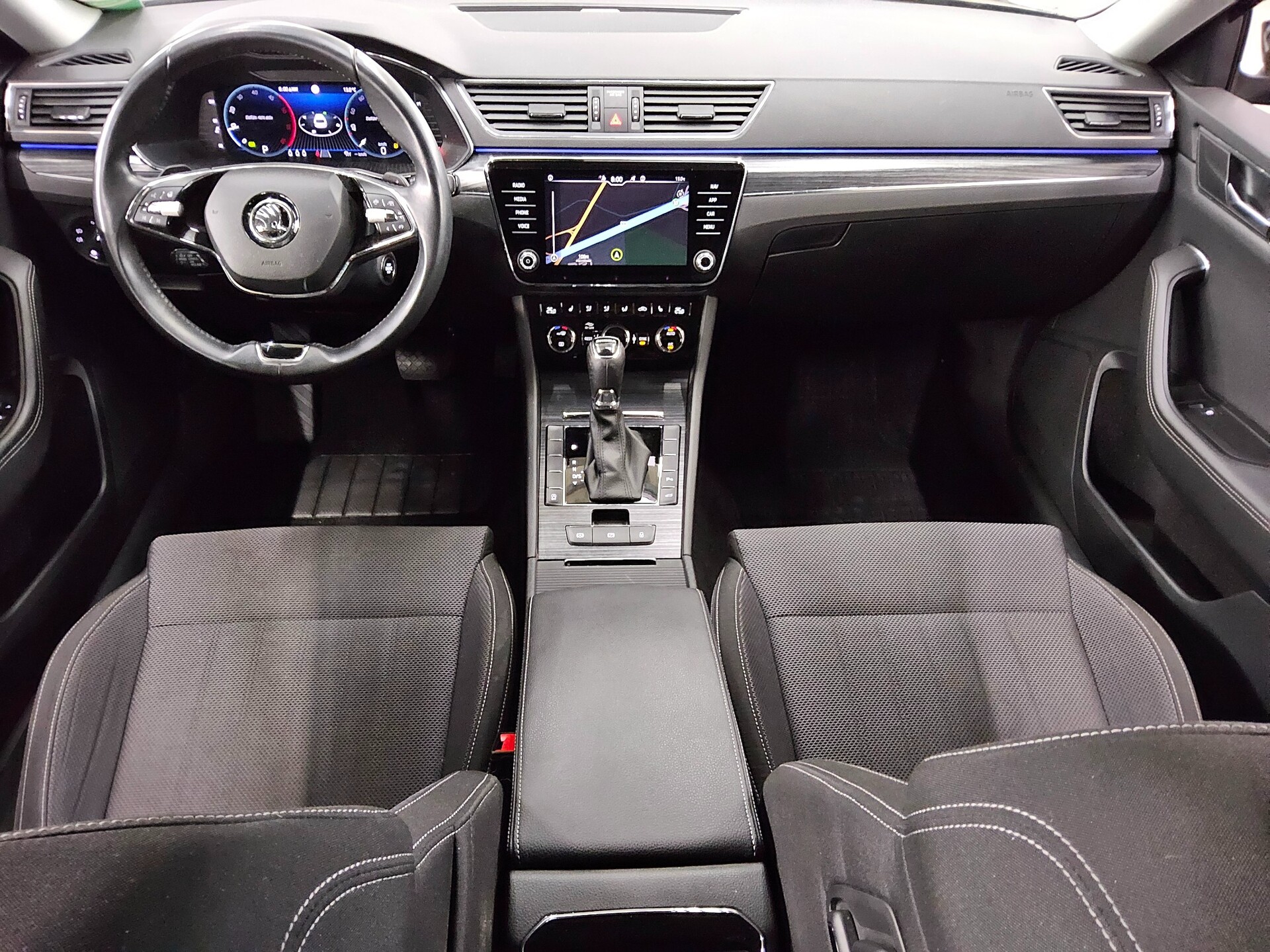 Skoda Superb Kombi 2.0 TDI Style Navi LED AID ACC Shz 5