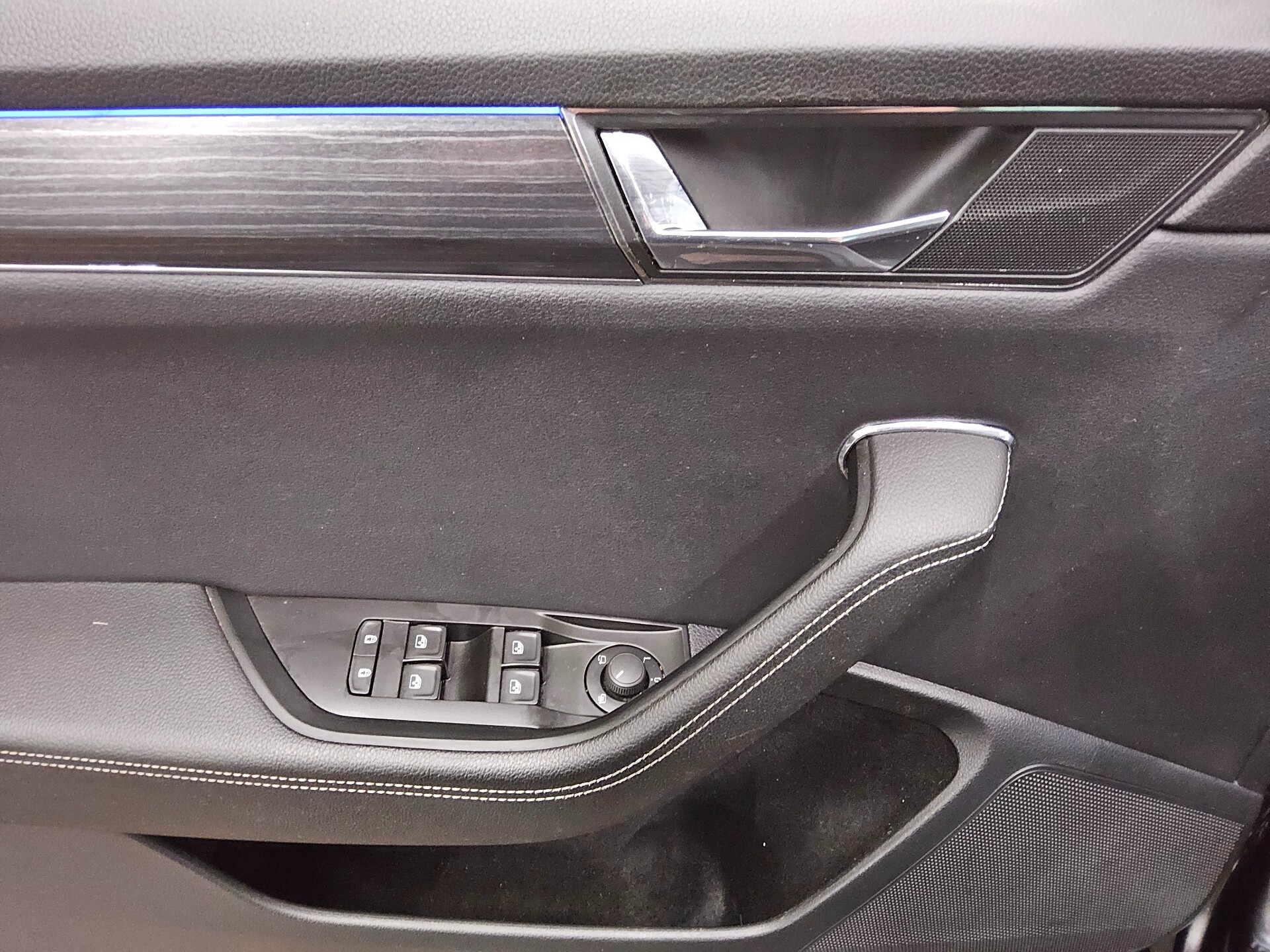 Skoda Superb Kombi 2.0 TDI Style Navi LED AID ACC Shz 10