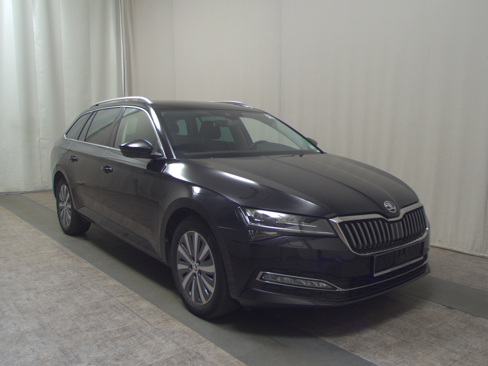 Skoda Superb Kombi 2.0 TDI Style Navi LED AID ACC Shz 3