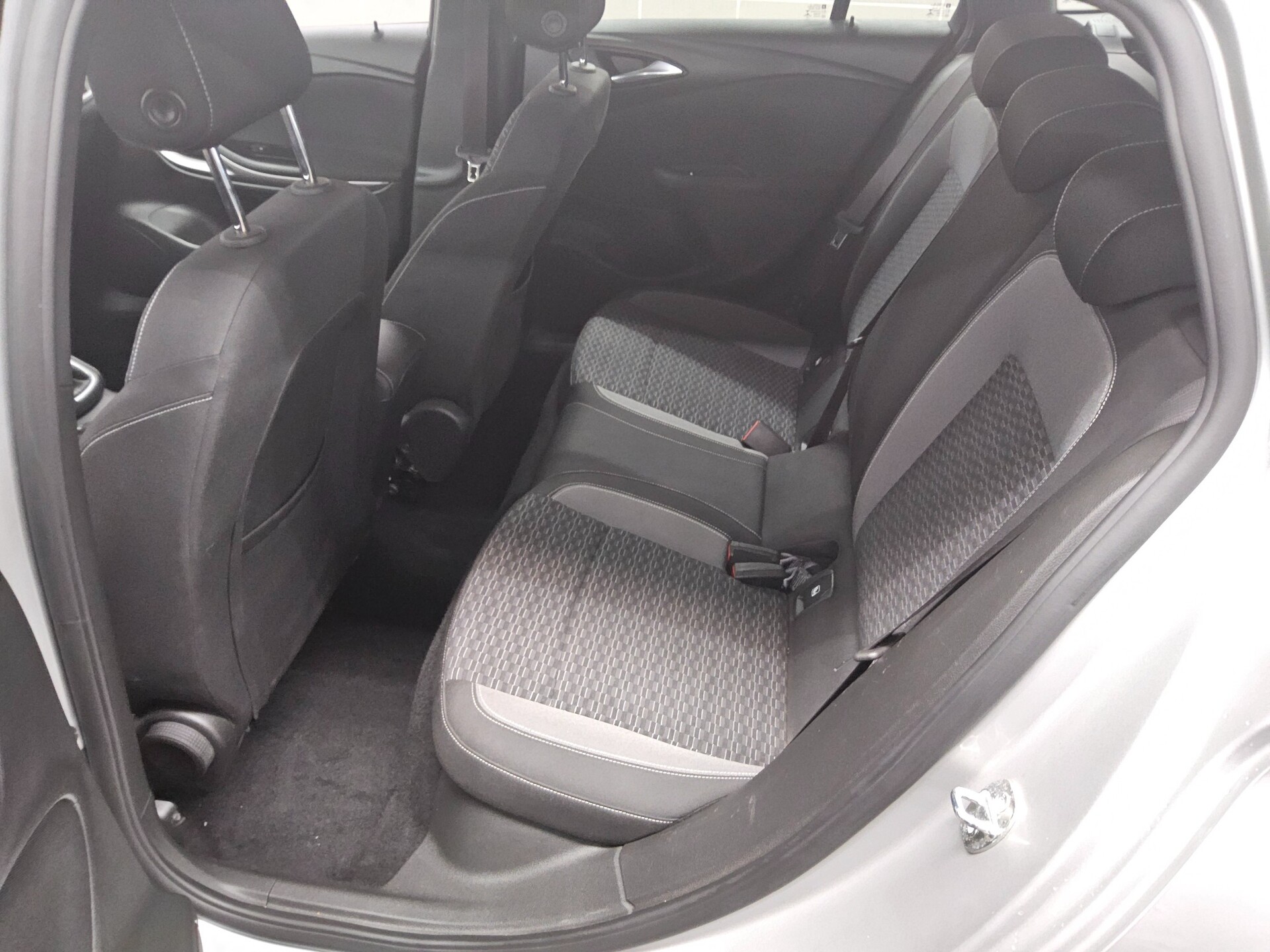 Opel Astra ST 1.2 Turbo Business Ed. Navi LED PDC Shz 12