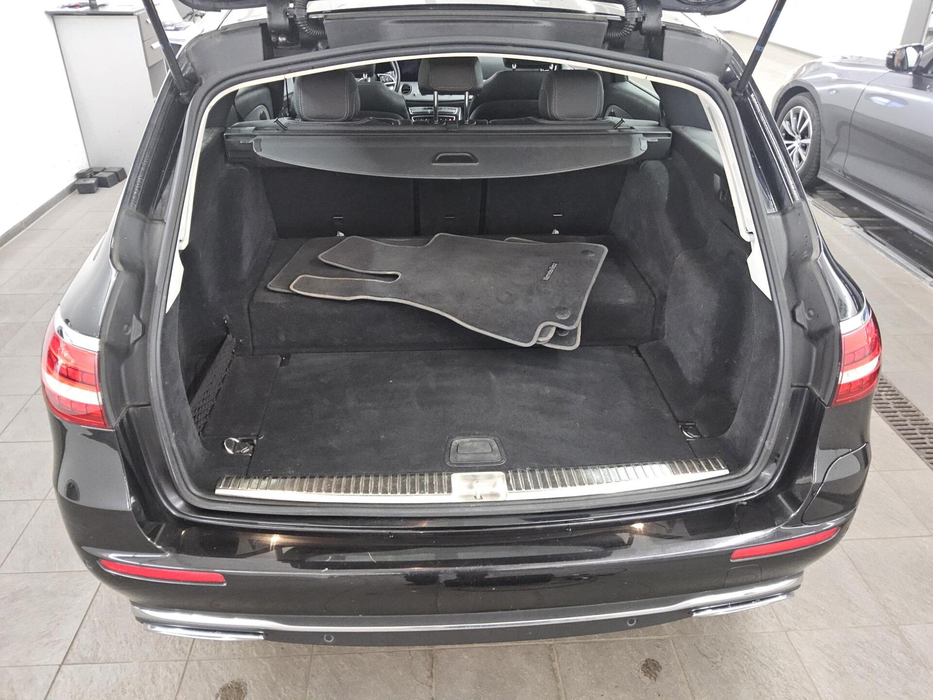 Mercedes-Benz E 300 T de Avantgarde Navi Widescreen LED 360° 12