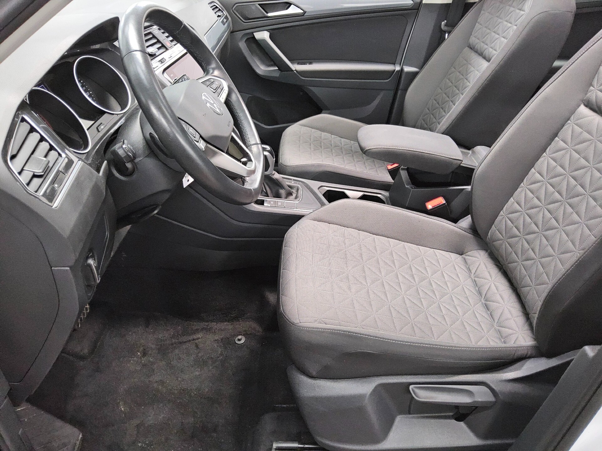 Volkswagen Tiguan 2.0 TDI Life Navi LED Pano AHK ACC PDC 8