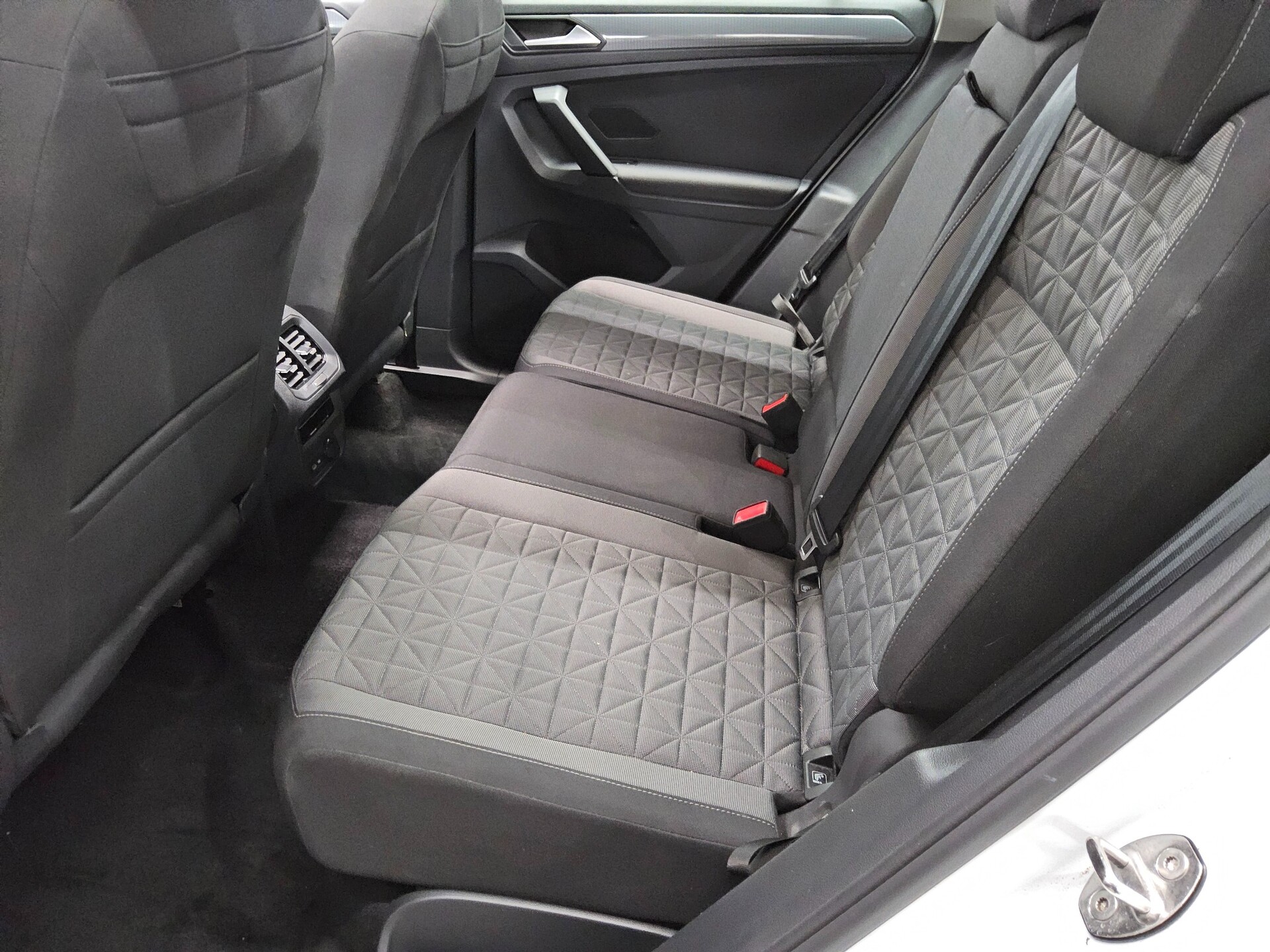 Volkswagen Tiguan 2.0 TDI Life Navi LED Pano AHK ACC PDC 13