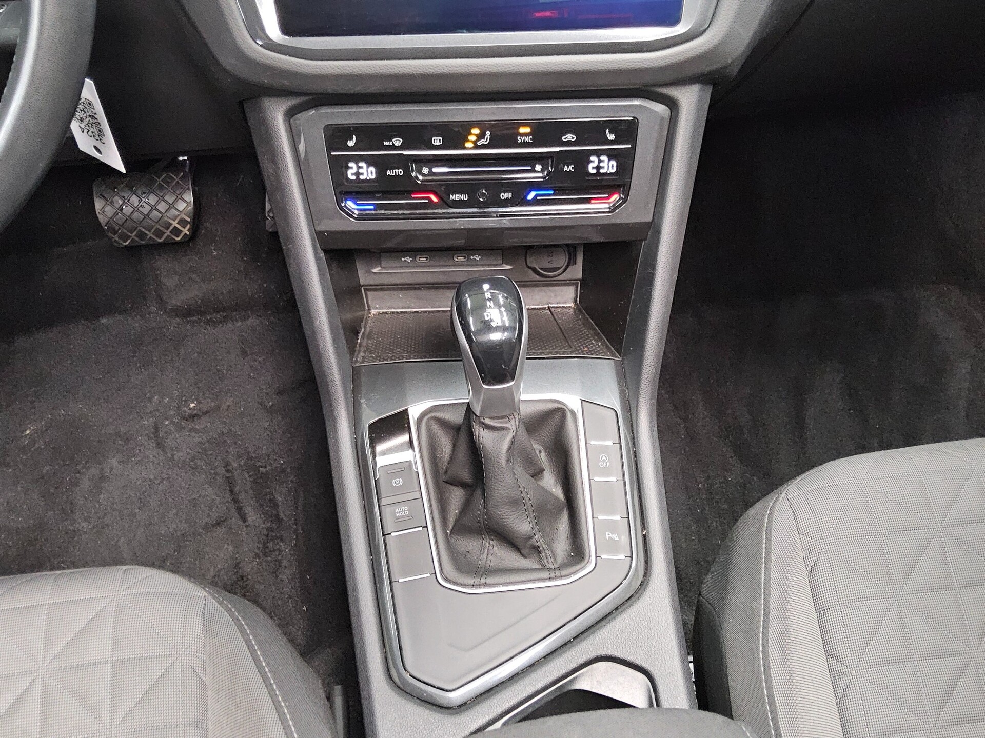 Volkswagen Tiguan 2.0 TDI Life Navi LED Pano AHK ACC PDC 6