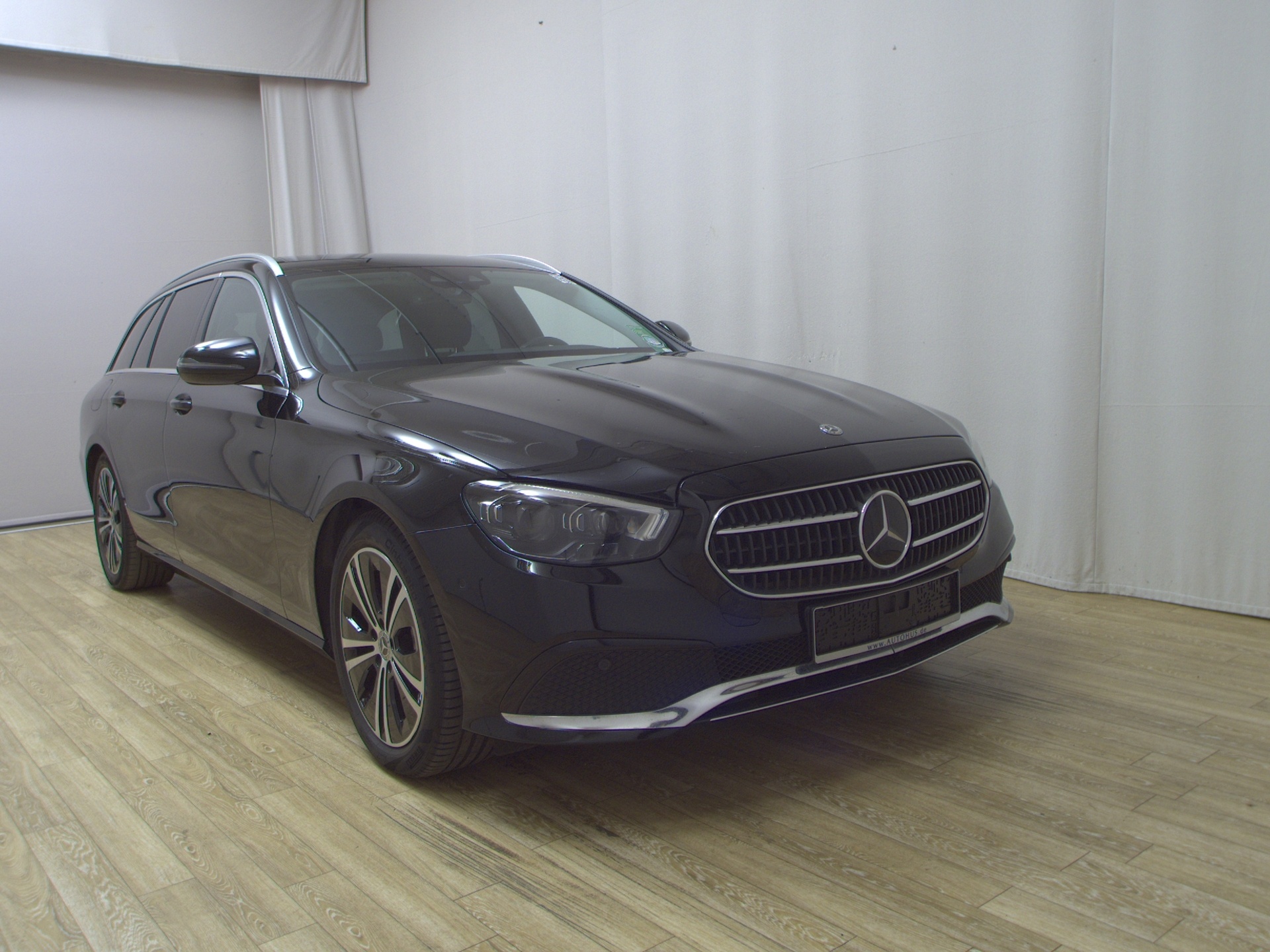 Mercedes-Benz E 220 T d Avantgarde Navi MB-LED HuD AHK RFK 3