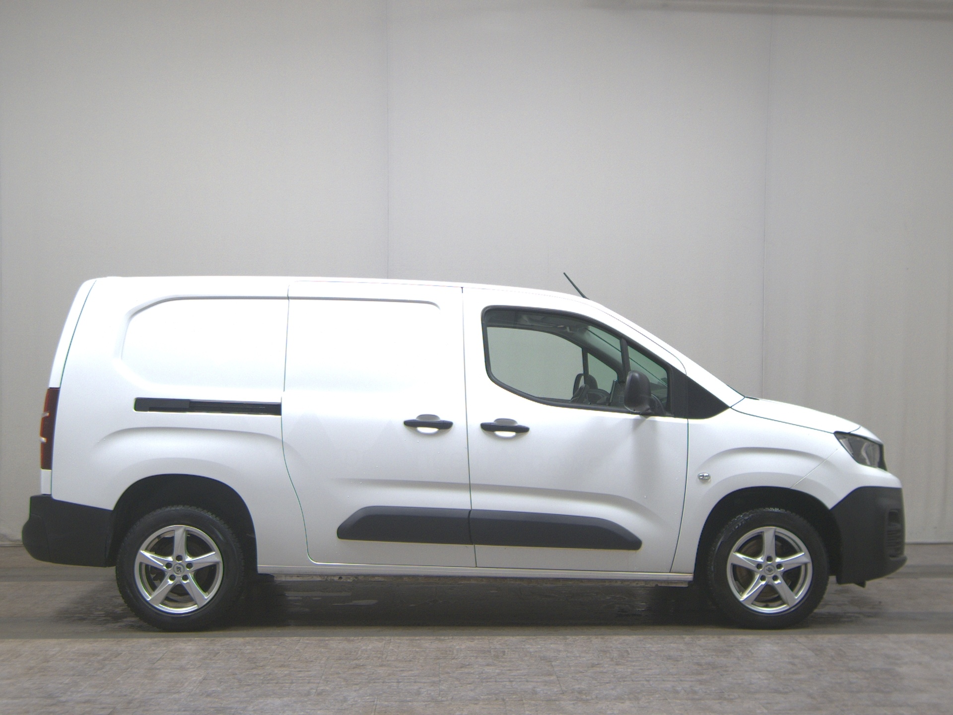 Peugeot Partner L2 1.5 BlueHDI 3-Sitze Navi PDC Tempomat