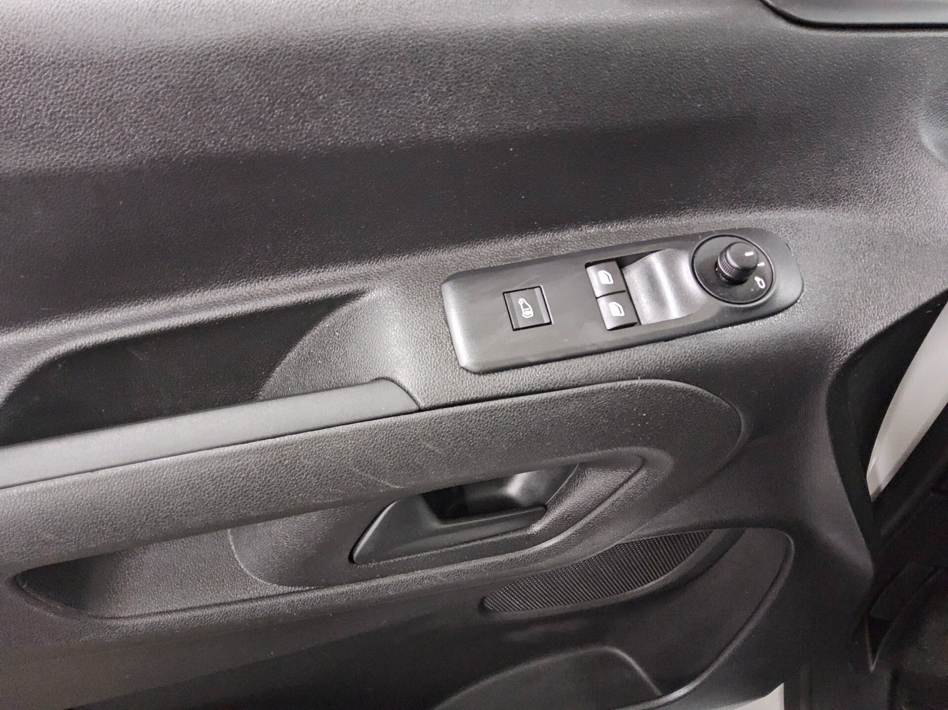 Peugeot Partner L2 1.5 BlueHDI 3-Sitze Navi PDC Tempomat 9