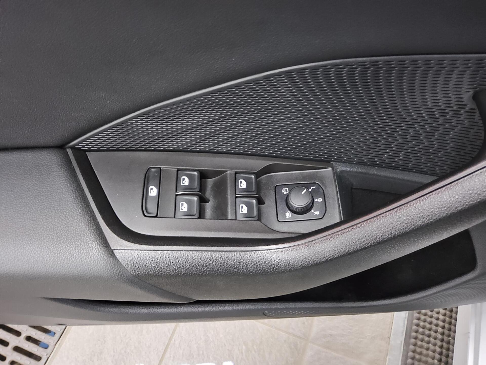 Skoda Octavia Kombi 2.0 TDI Ambition Navi LED Shz RFK 10