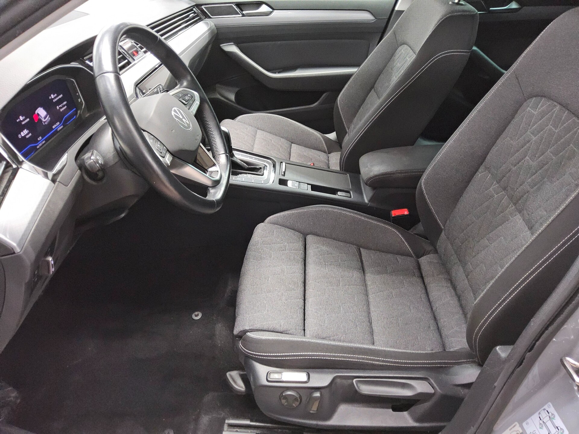 Volkswagen Passat Var. 2.0 TDI Business Navi AID RfK AHK 9