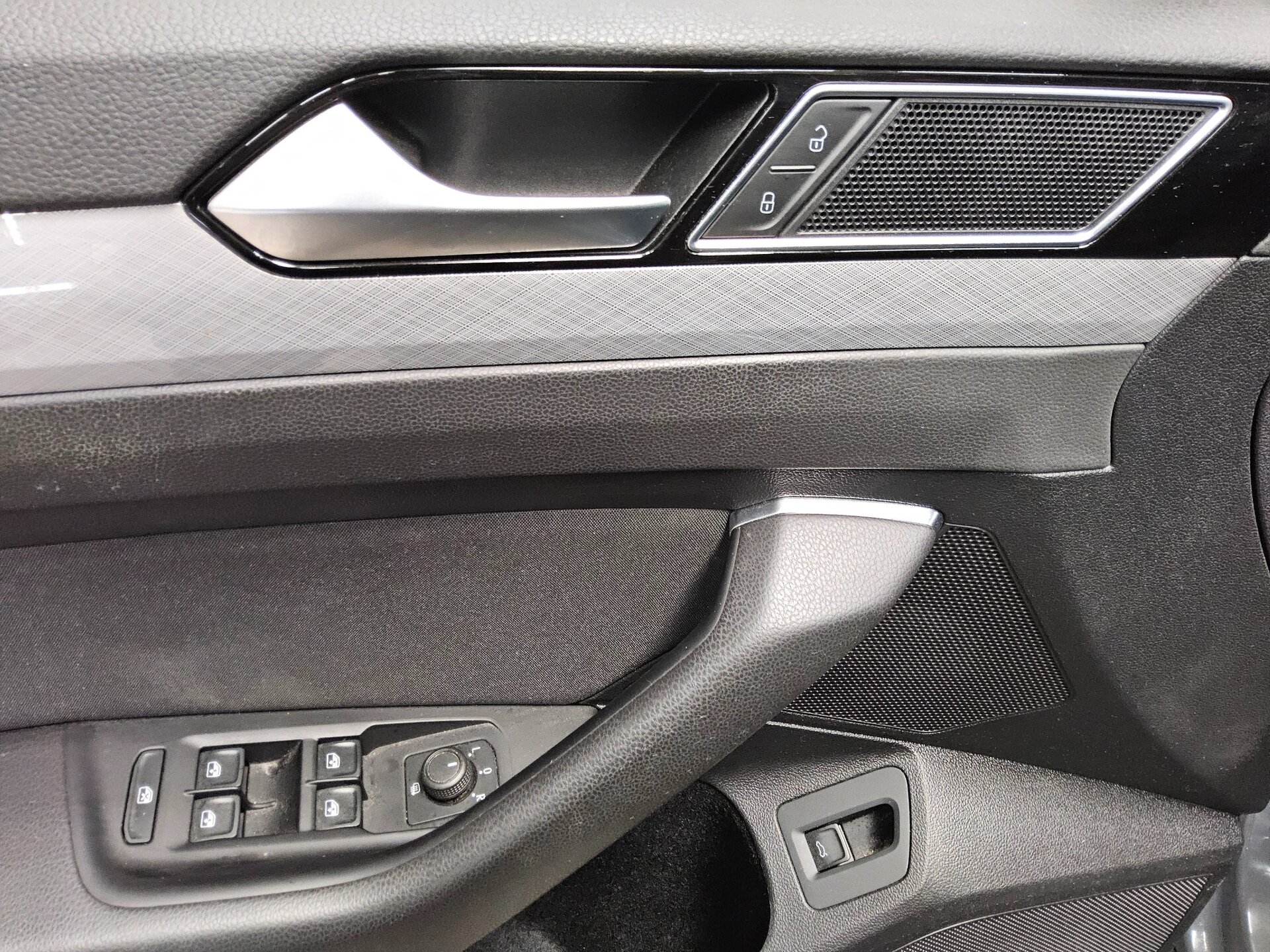 Volkswagen Passat Var. 2.0 TDI Business Navi AID RfK AHK 10