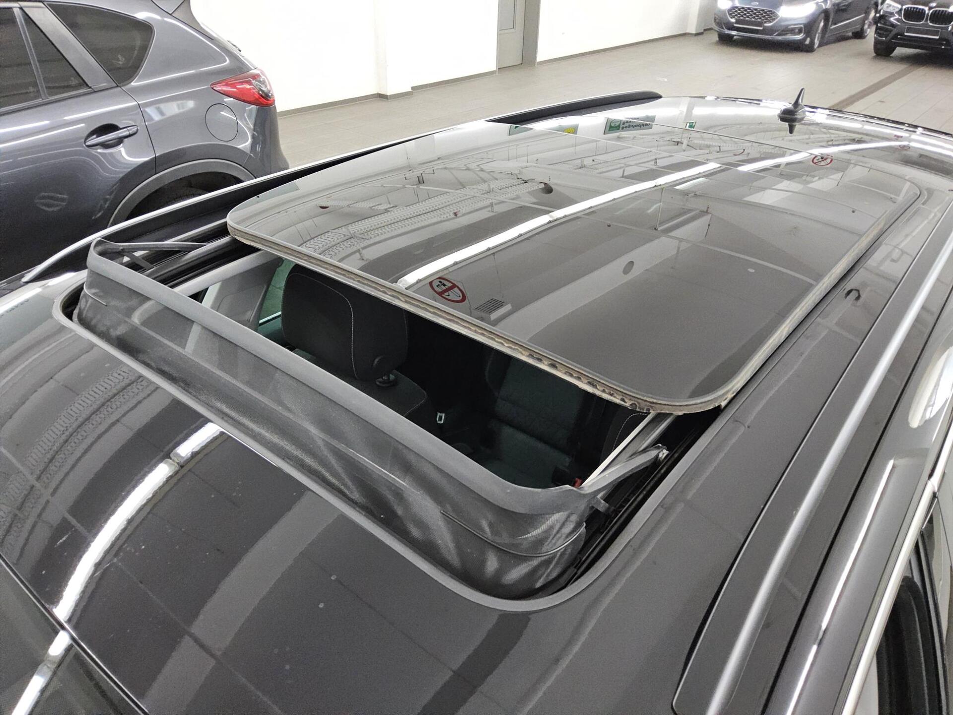 Volkswagen Passat Var. 2.0 TDI Business Navi LED AID Pano 12