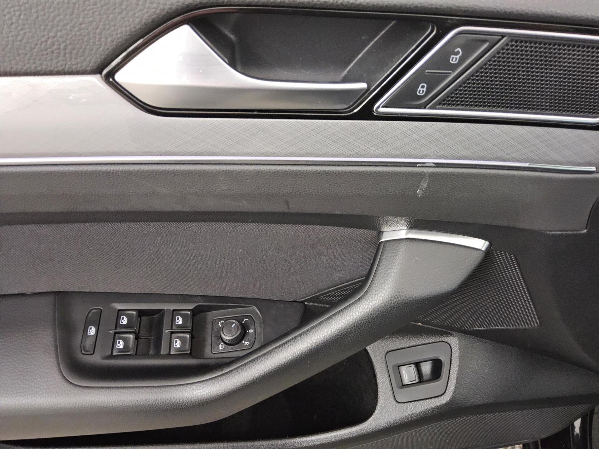 Volkswagen Passat Var. 2.0 TDI Business Navi LED AID Pano 10