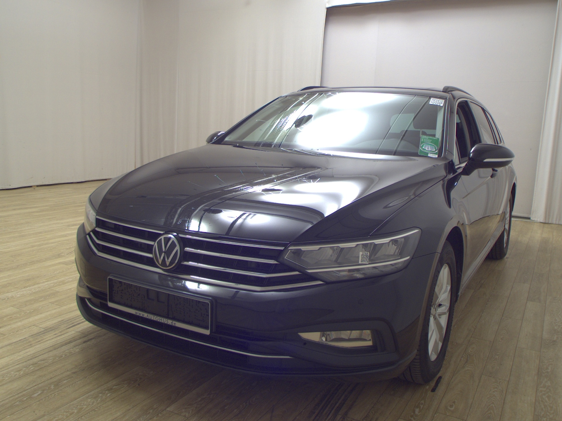 Volkswagen Passat Var. 2.0 TDI Business Navi LED AID Pano 2