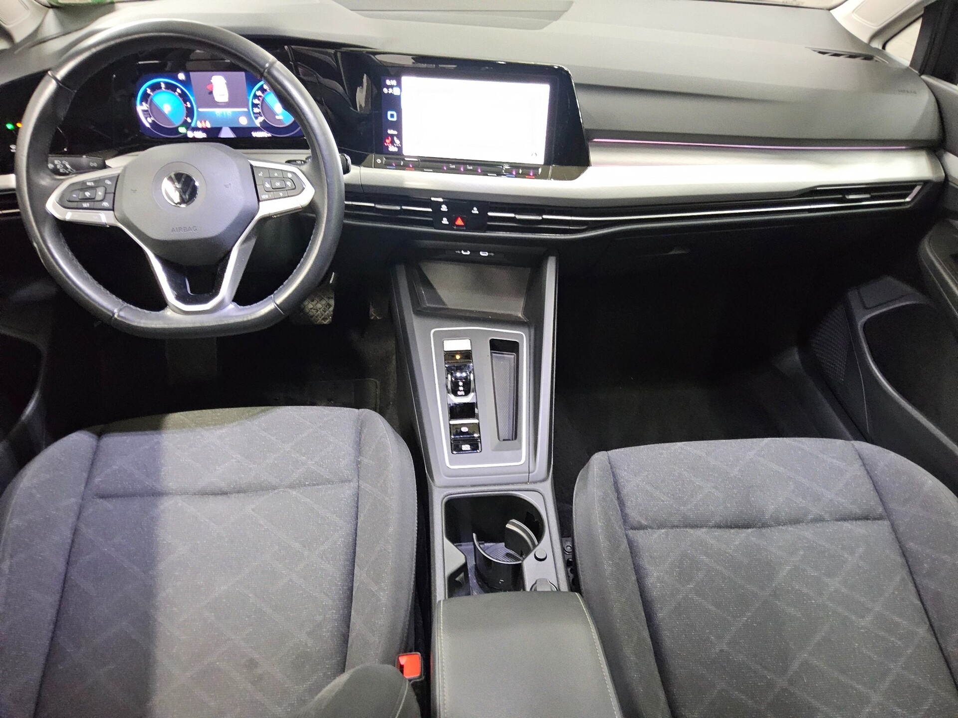 Volkswagen Golf-8 Var. 2.0 TDI Life Navi LED DC ACC PDC Shz 6