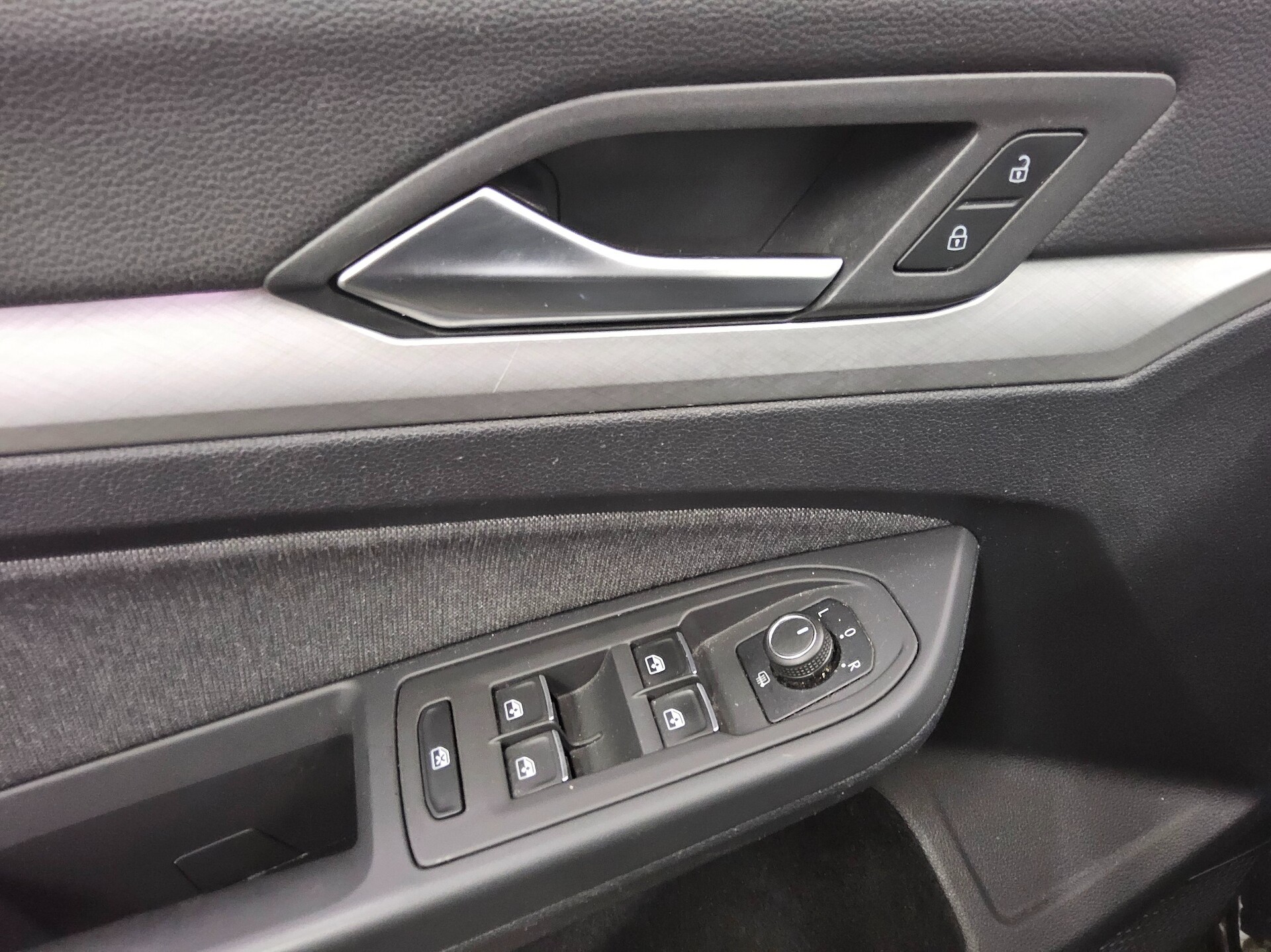 Volkswagen Golf-8 Var. 2.0 TDI Life Navi LED DC ACC PDC Shz 10