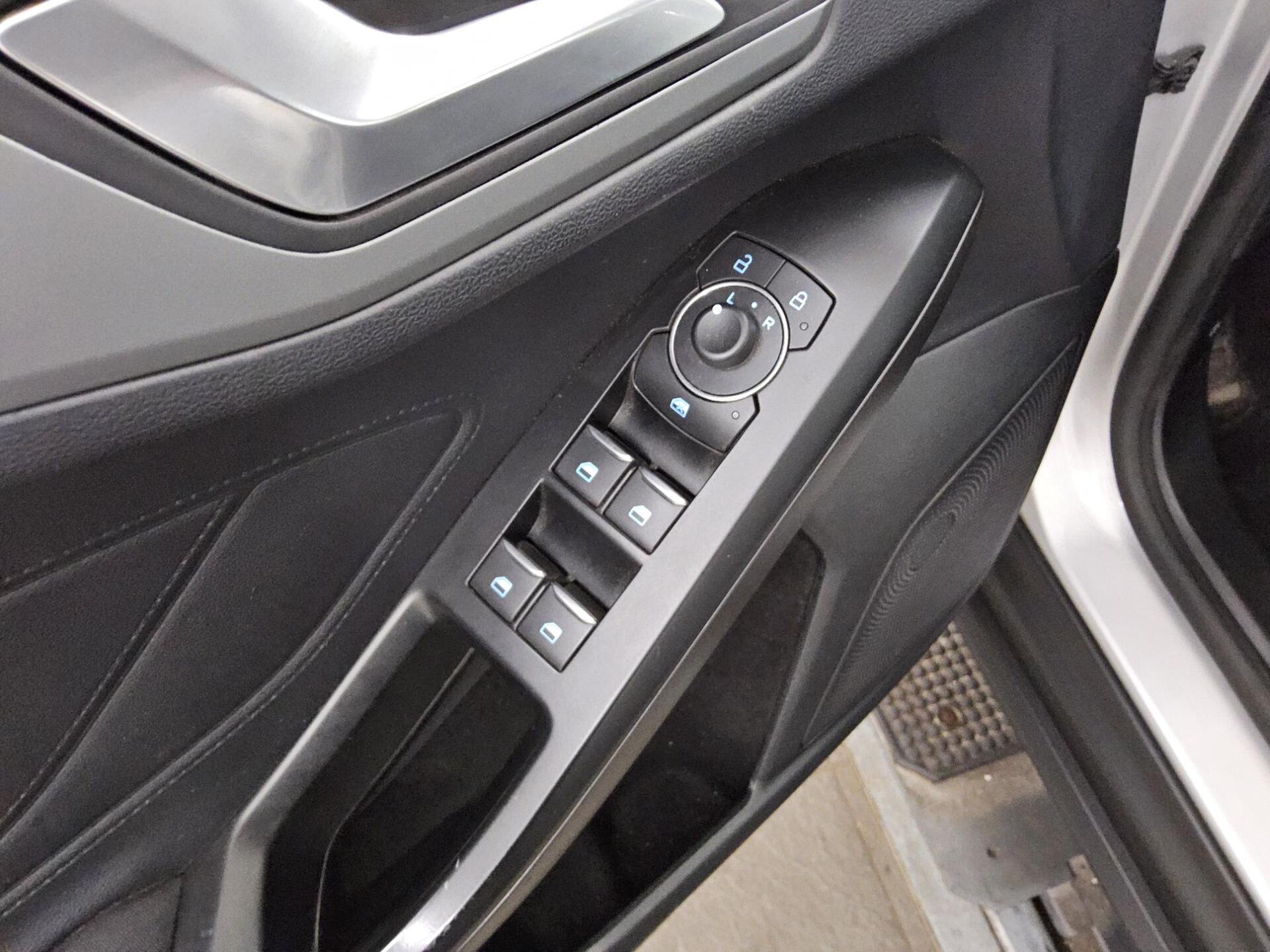 Ford Focus Turnier 1.5 EB Trend LED Tempomat AHK 9