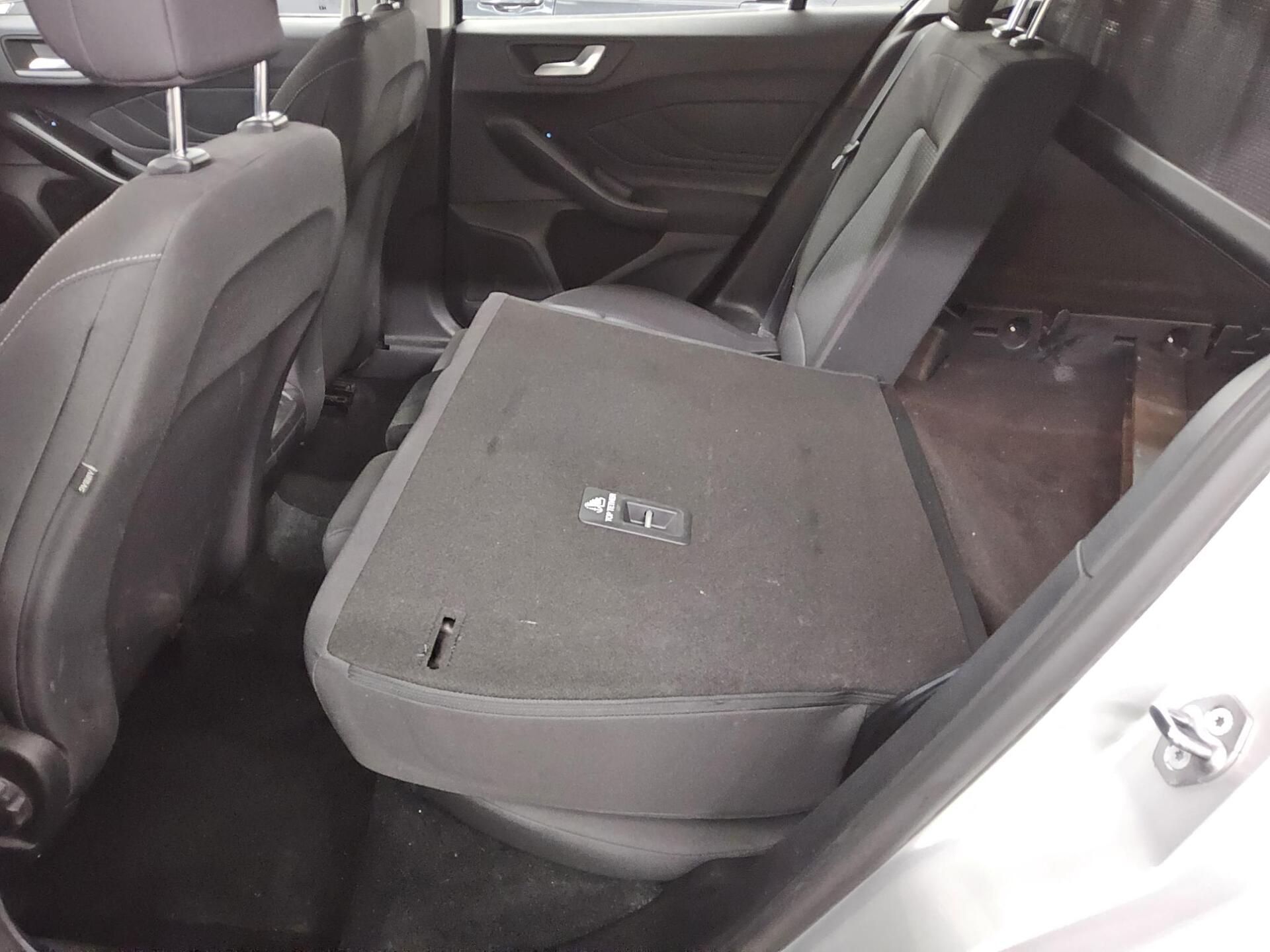 Ford Focus Turnier 1.5 EB Trend LED Tempomat AHK 12