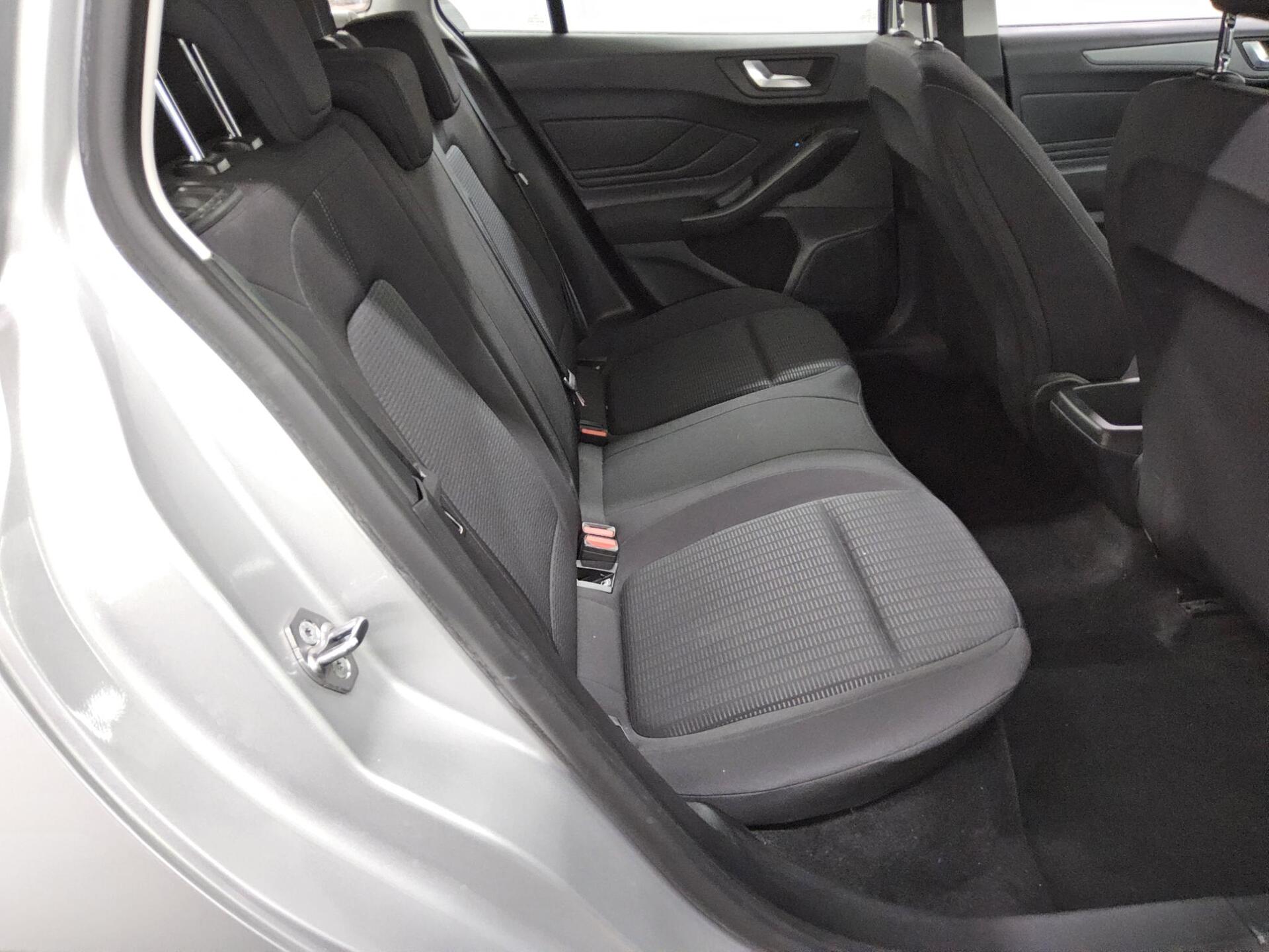 Ford Focus Turnier 1.5 EB Trend LED Tempomat AHK 13