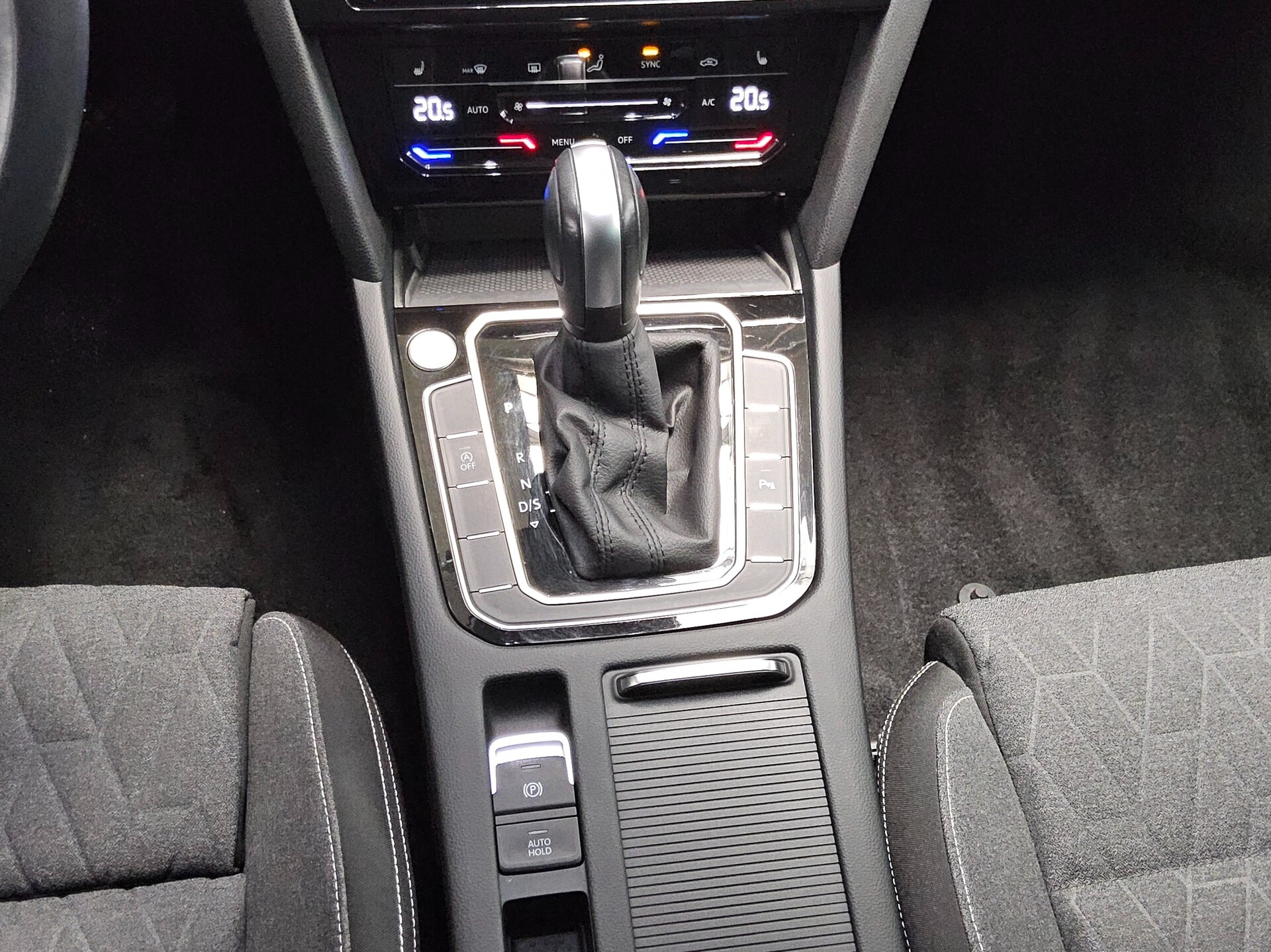 Volkswagen Passat Var. 2.0 TDI Business Navi LED AID RfK 6