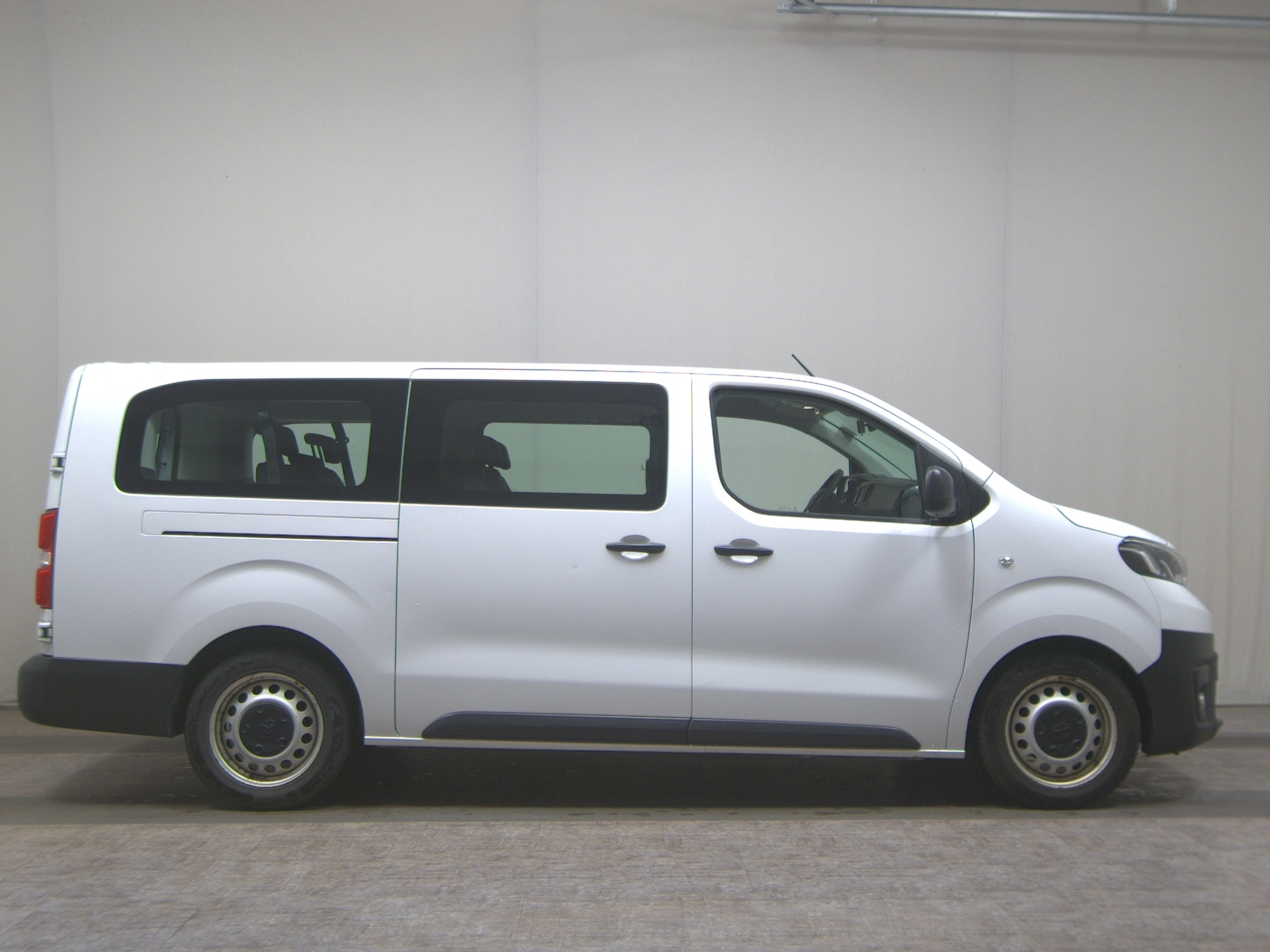 Toyota Proace 2.0 D-4D L2 Comfort 9-Sitze Navi