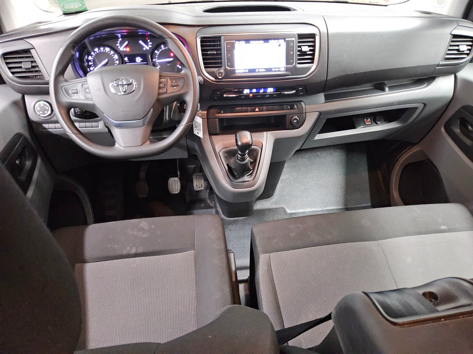 Toyota Proace 2.0 D-4D L2 Comfort 9-Sitze Navi 5