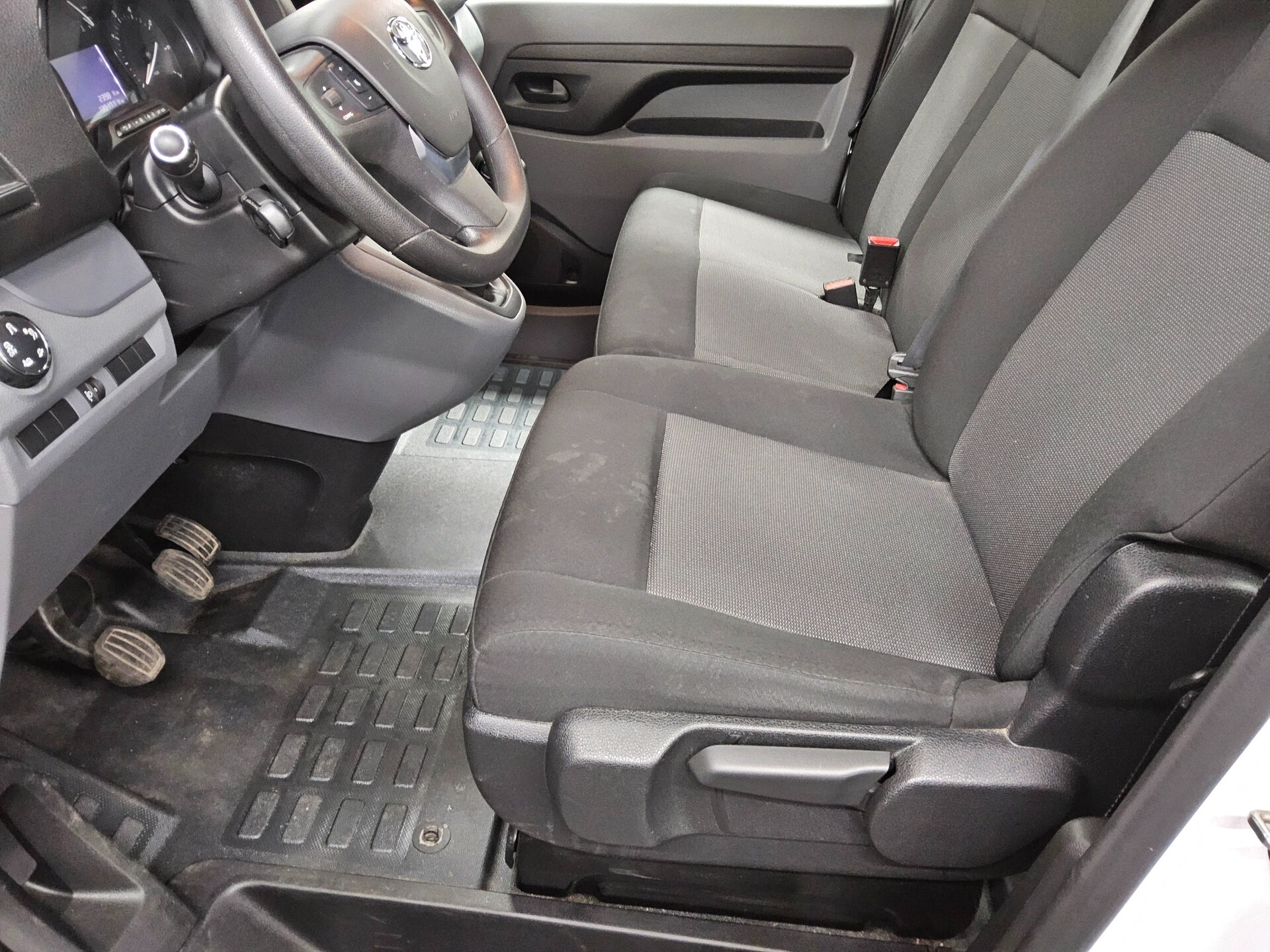 Toyota Proace 2.0 D-4D L2 Comfort 9-Sitze Navi 8