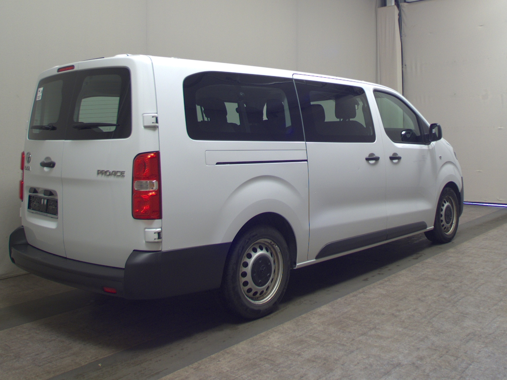Toyota Proace 2.0 D-4D L2 Comfort 9-Sitze Navi 4
