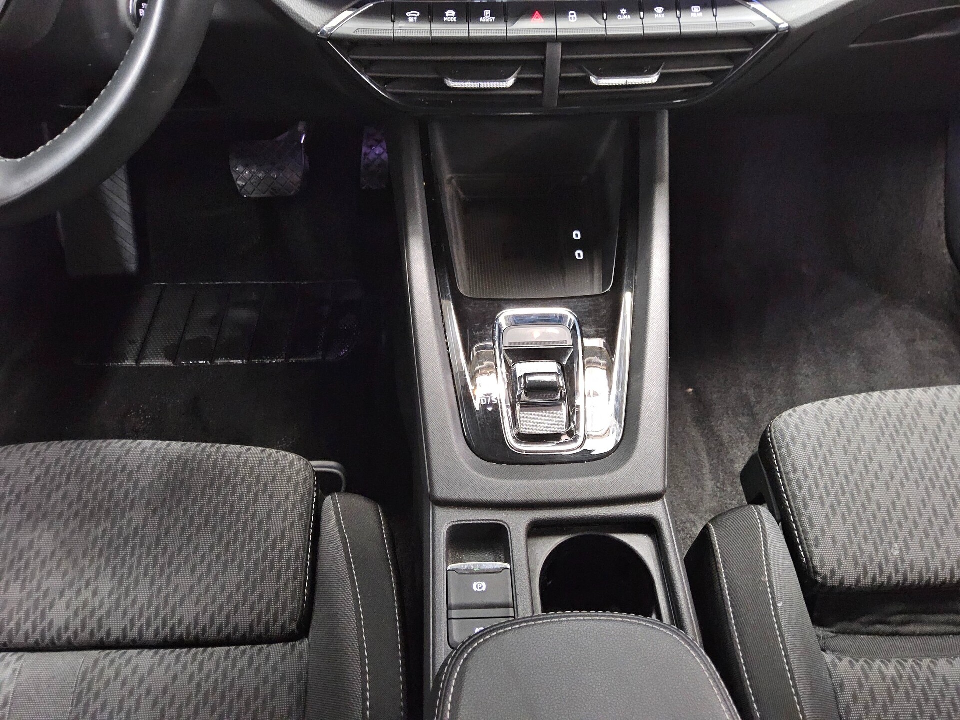 Skoda Octavia Kombi 2.0 TDI Ambition Navi LED vc RfK 6