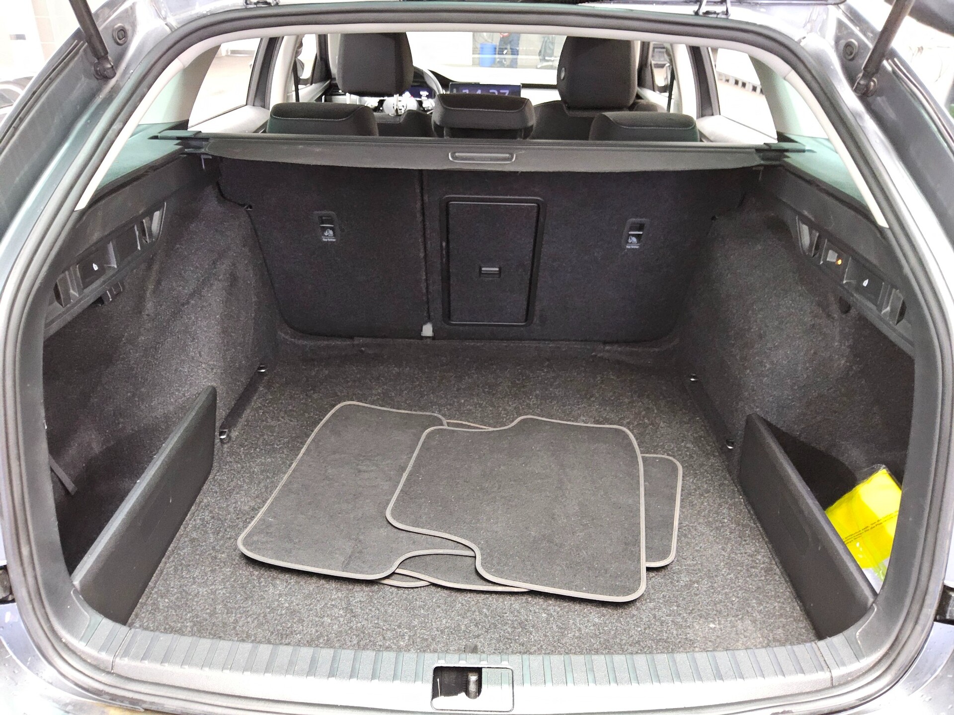 Skoda Octavia Kombi 2.0 TDI Ambition Navi LED vc RfK 12