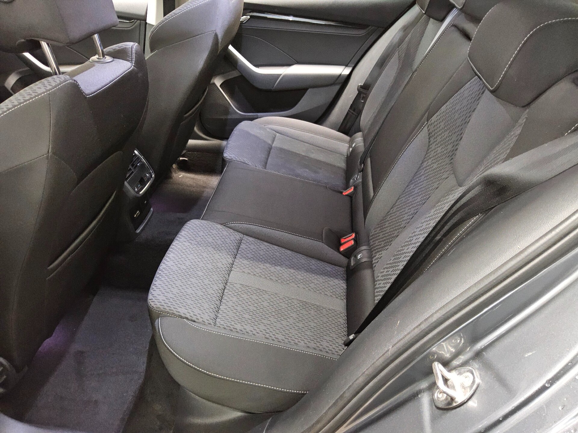 Skoda Octavia Kombi 2.0 TDI Ambition Navi LED vc RfK 13