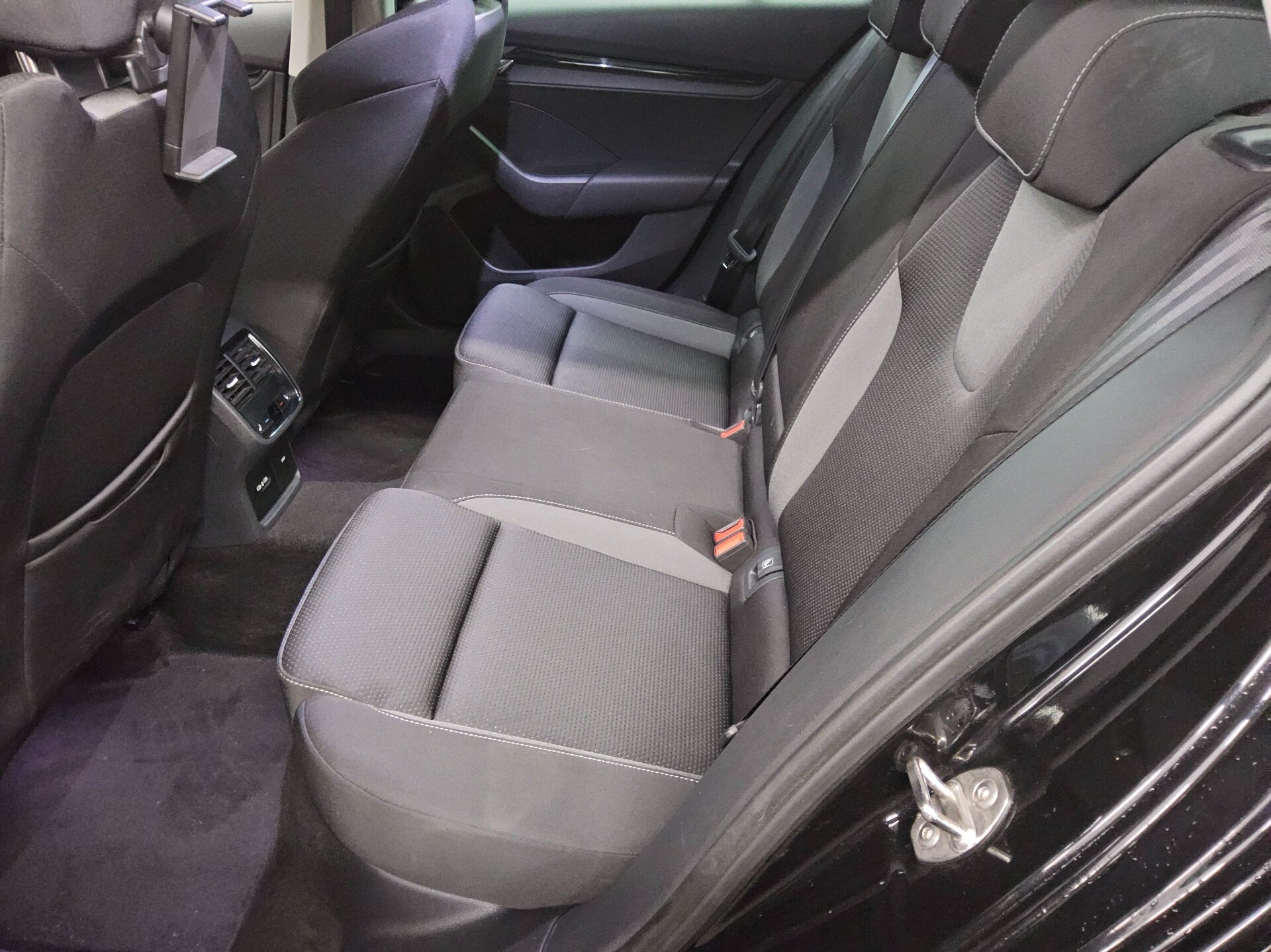 Skoda Octavia Kombi 2.0 TDI Ambition Navi LED+ vc AHK 13