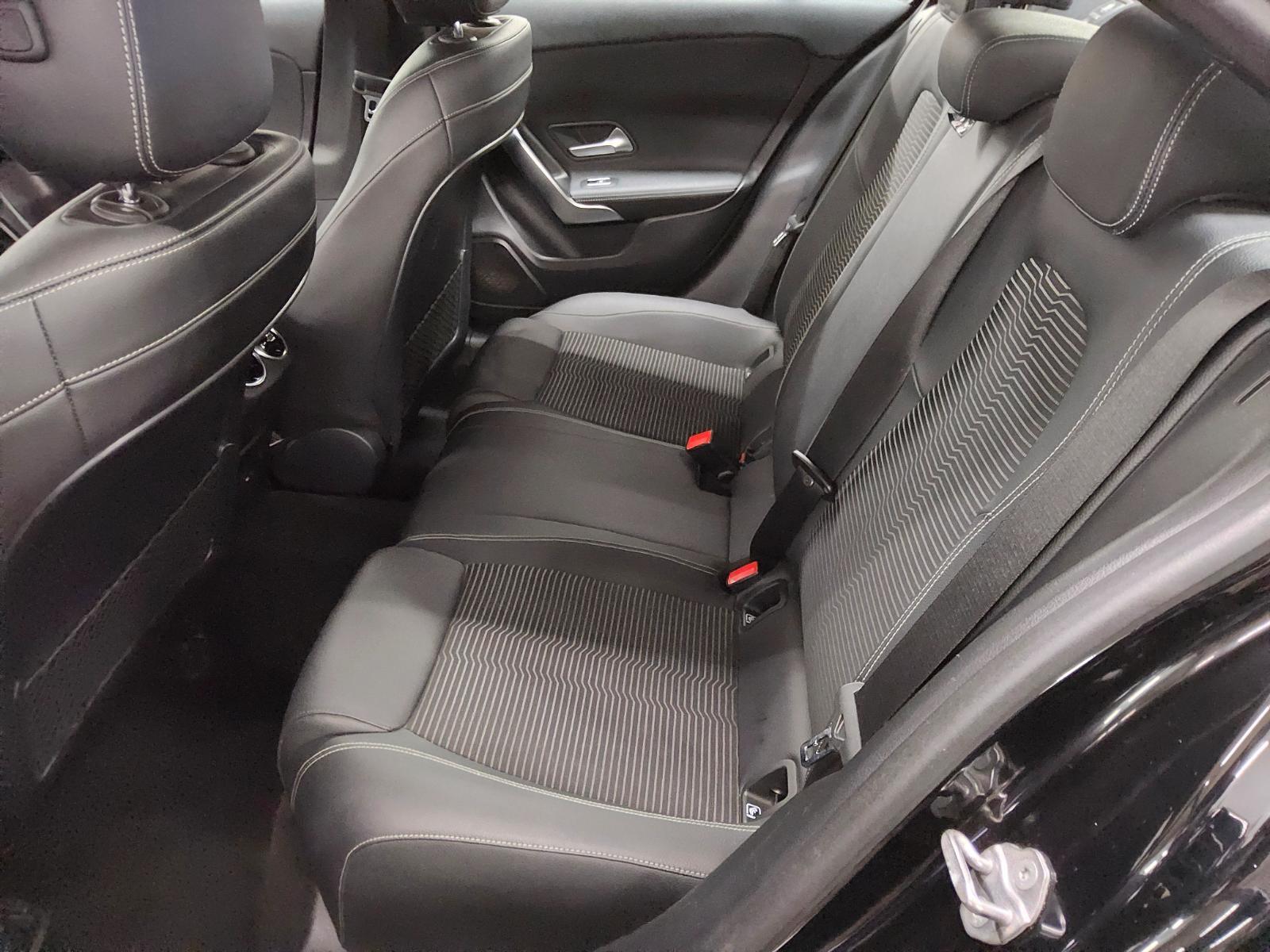 Mercedes-Benz A 200 d Progressive T-Leder Navi LED RfK PDC Shz 13