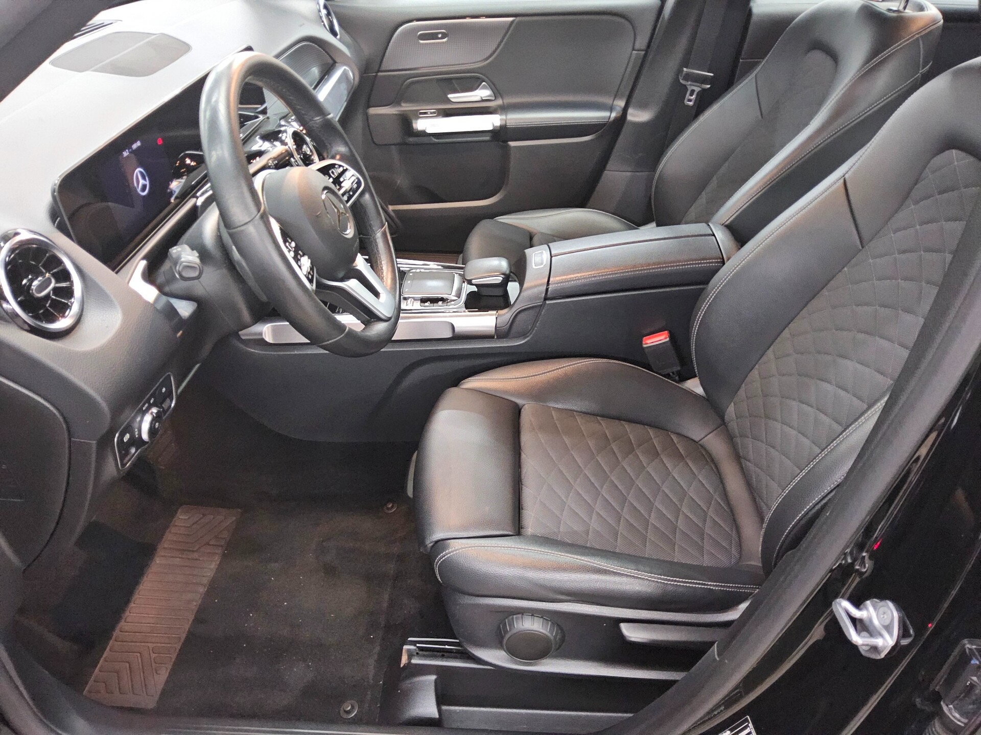 Mercedes-Benz GLB 200 d Progressive T-Leder Navi LED AHK RfK 9