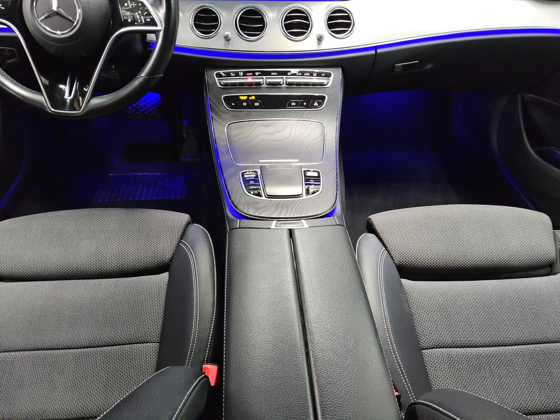 Mercedes-Benz E 220 T d Avantgarde Navi LED RfK AHK Distr.+ 6