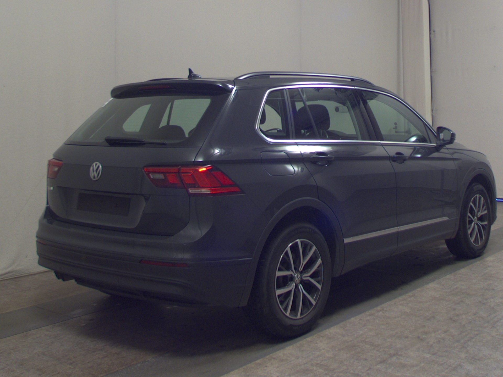 Volkswagen Tiguan 2.0 TDI Comf. Navi AHK AID 4